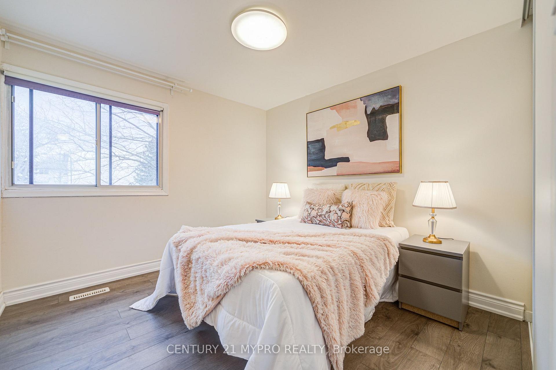 Photo 12 of 24 Song Meadoway, North York, Hillcrest Village — HOMEH