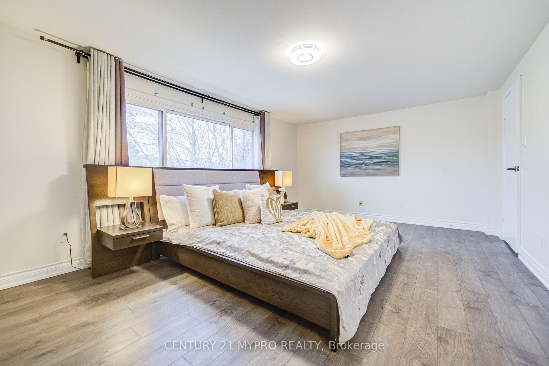 Photo 14 of 24 Song Meadoway, North York, Hillcrest Village — HOMEH