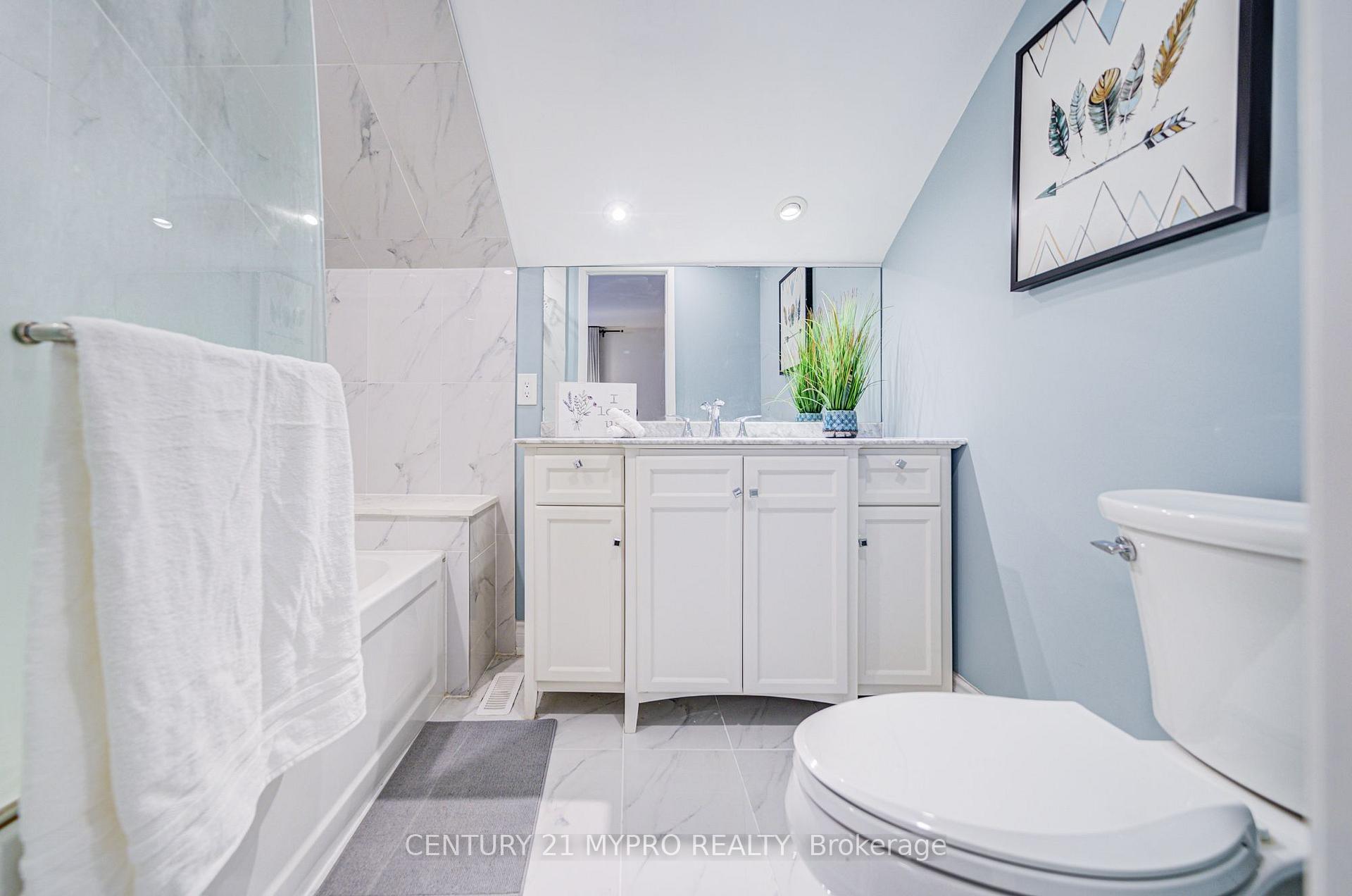 Photo 16 of 24 Song Meadoway, North York, Hillcrest Village — HOMEH
