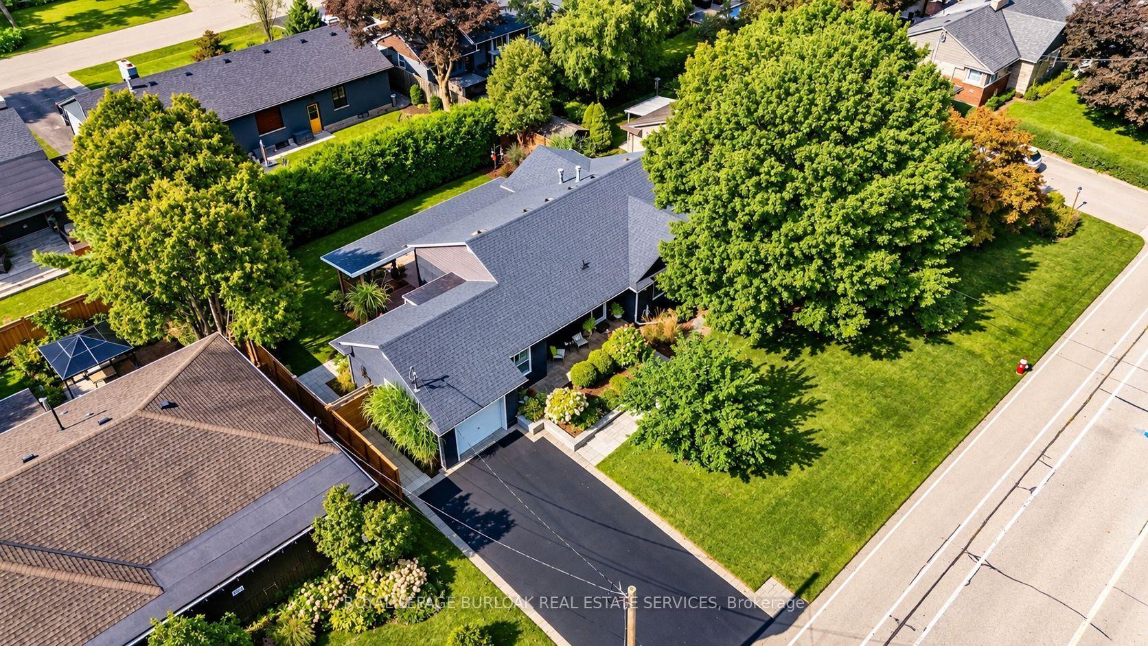 Photo 3 of 896 Eagle Drive, Burlington, LaSalle — HOMEH