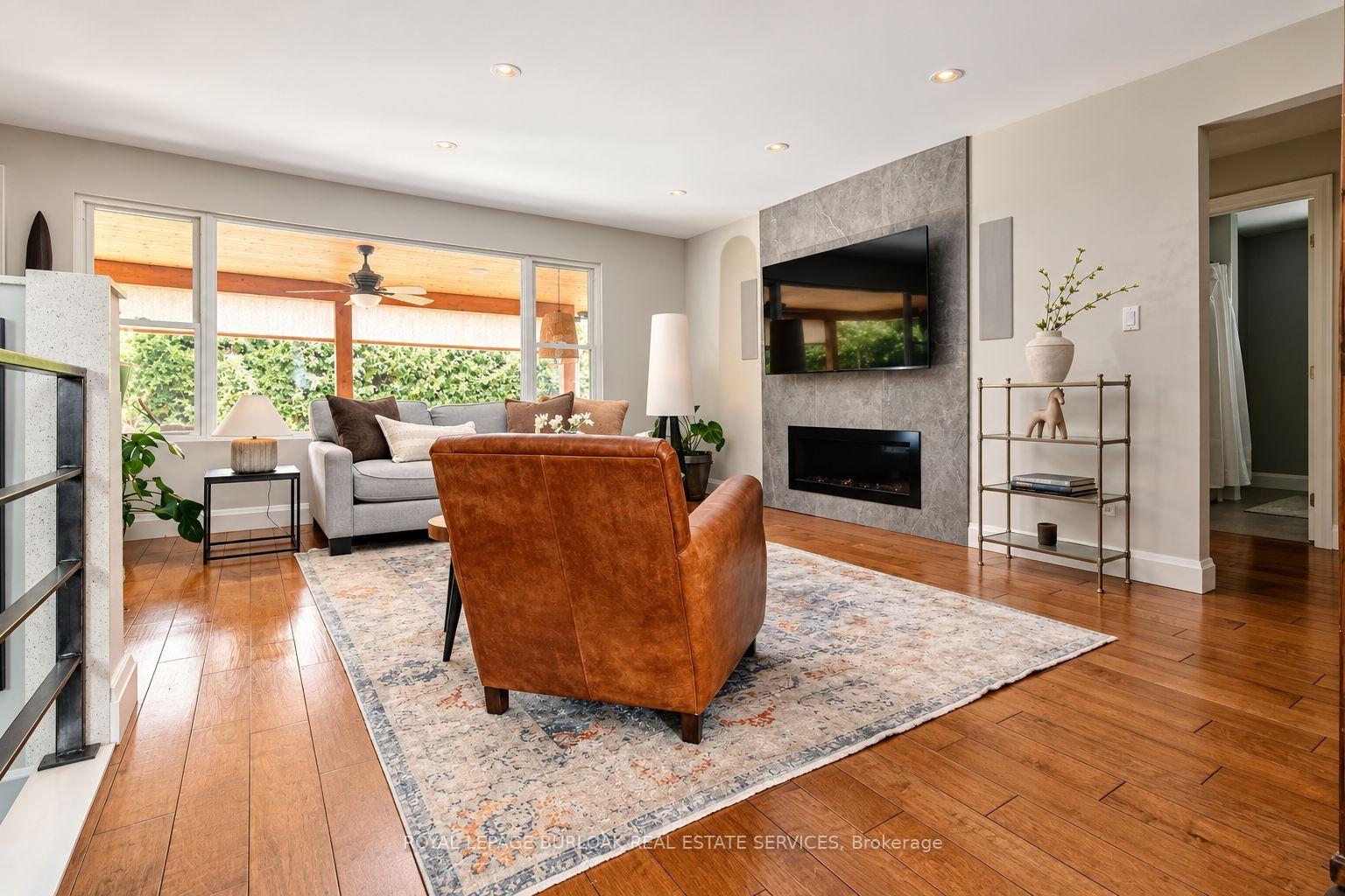 Photo 15 of 896 Eagle Drive, Burlington, LaSalle — HOMEH