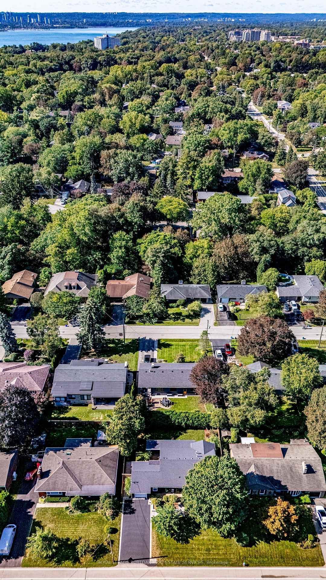 Photo 43 of 896 Eagle Drive, Burlington, LaSalle — HOMEH