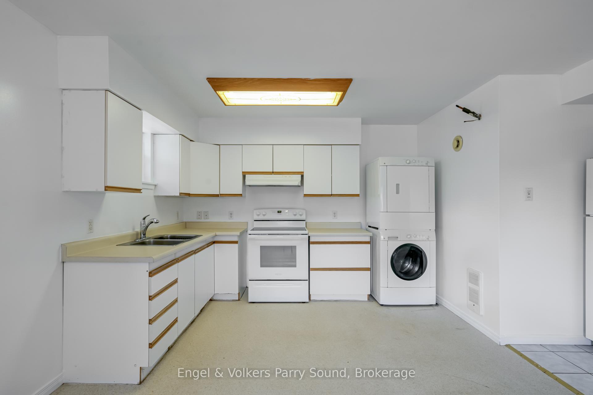 Photo 8 of 128 Isabella Street, Parry Sound — HOMEH