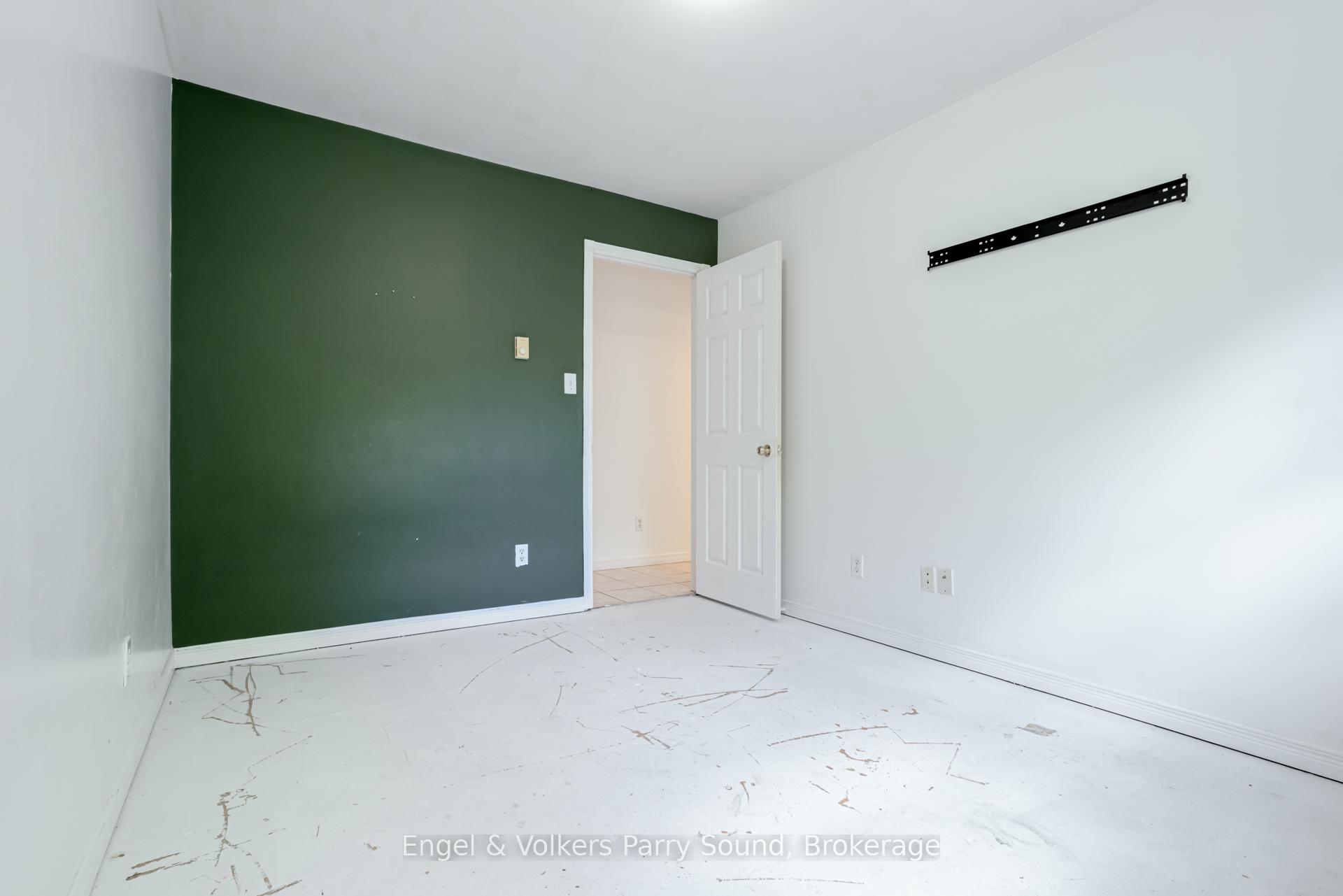 Photo 14 of 128 Isabella Street, Parry Sound — HOMEH