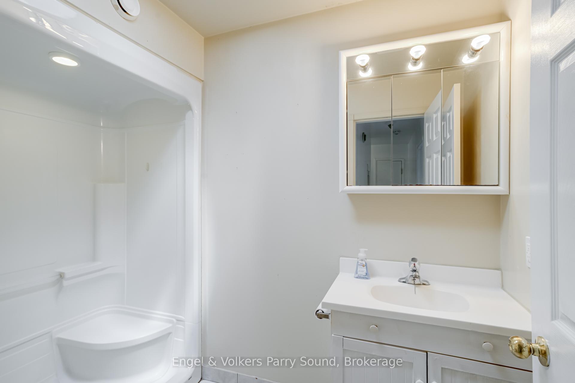 Photo 17 of 128 Isabella Street, Parry Sound — HOMEH