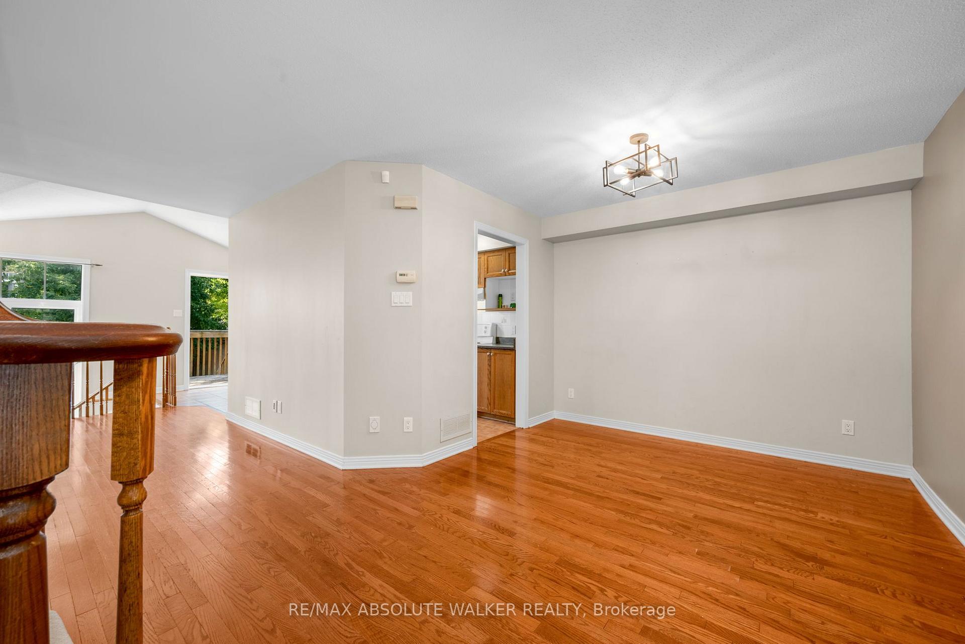 Photo 4 of 664 Wild Shore Crescent, Ottawa, Riverside South/Gloucester Glen — HOMEH