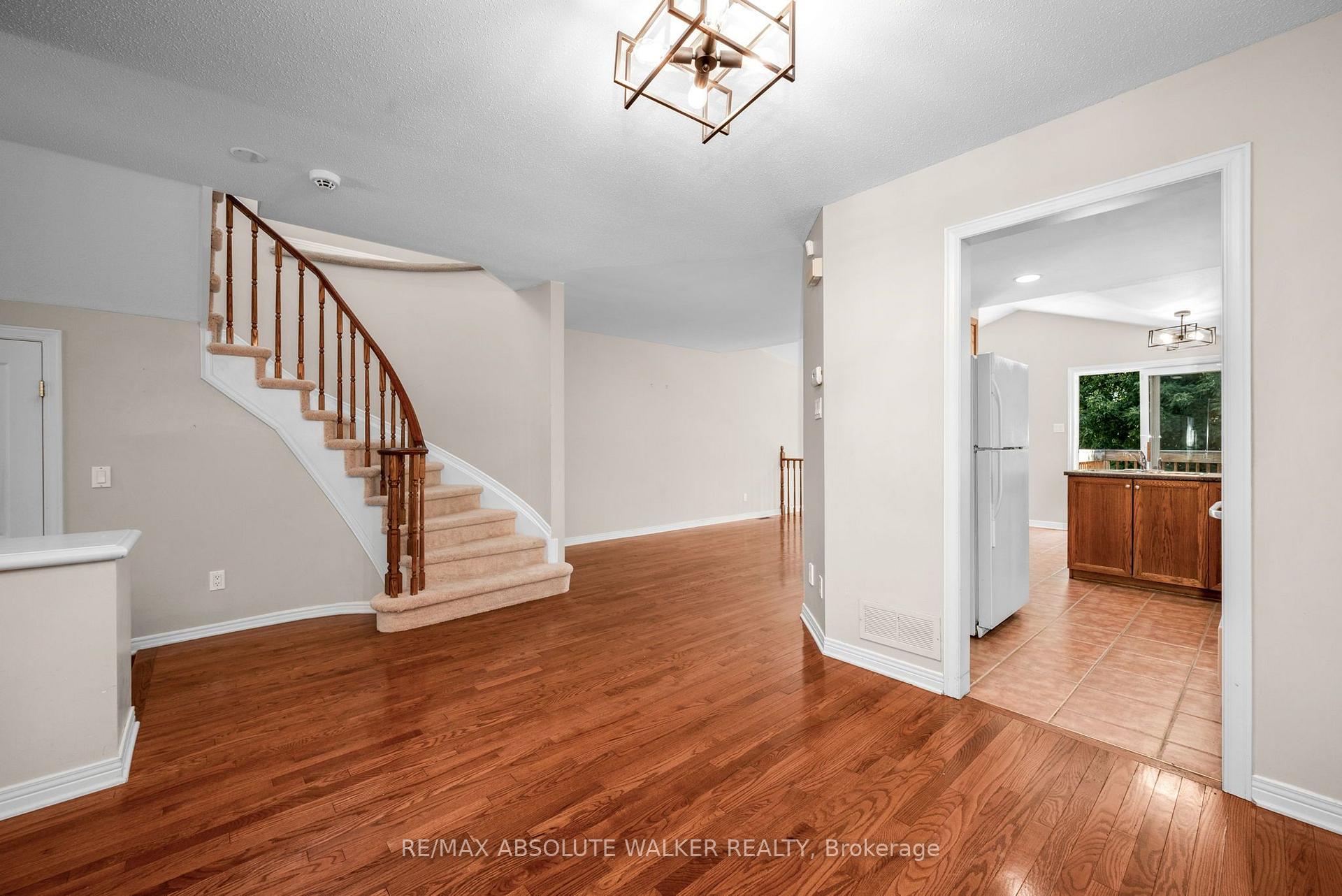 Photo 7 of 664 Wild Shore Crescent, Ottawa, Riverside South/Gloucester Glen — HOMEH