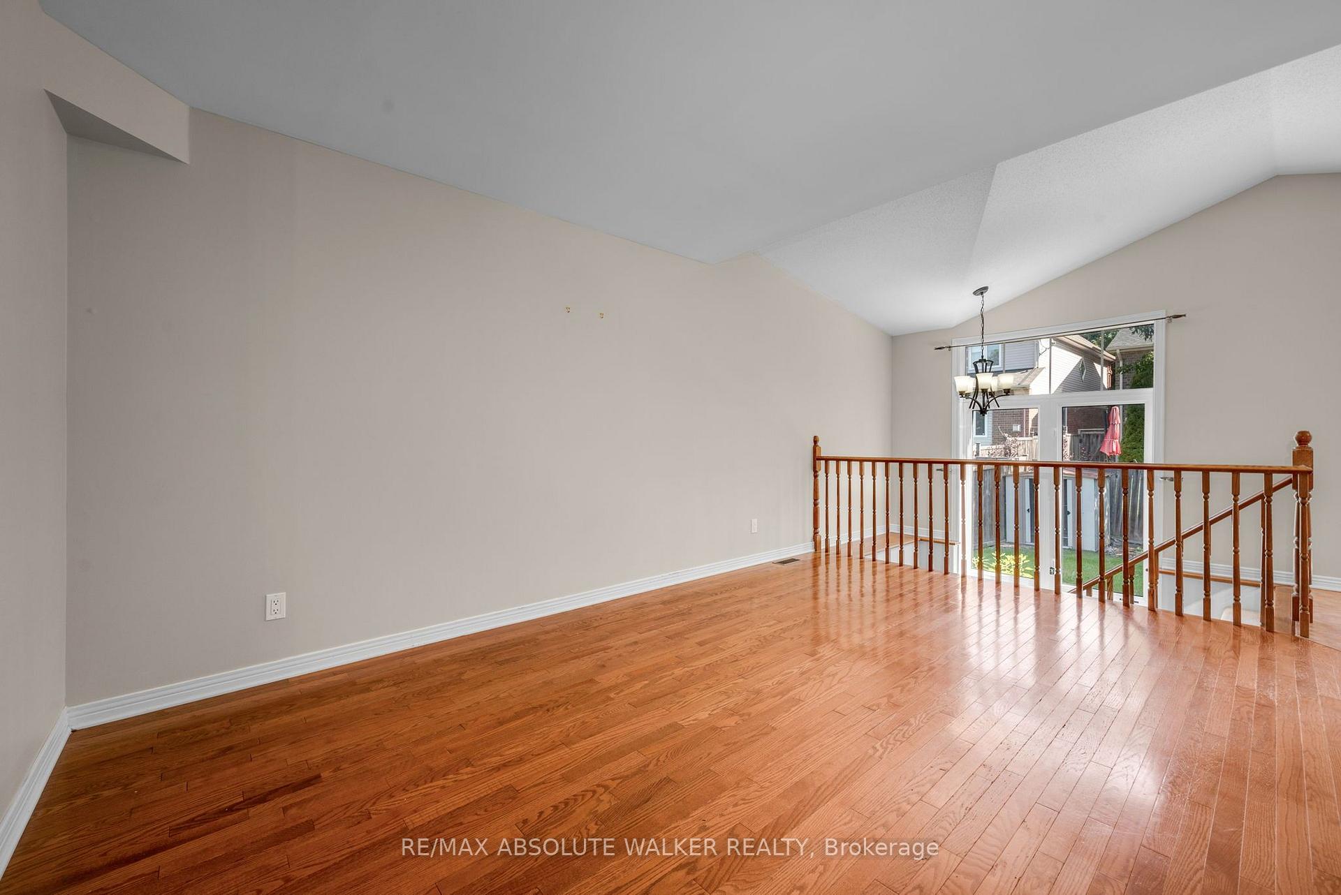 Photo 8 of 664 Wild Shore Crescent, Ottawa, Riverside South/Gloucester Glen — HOMEH