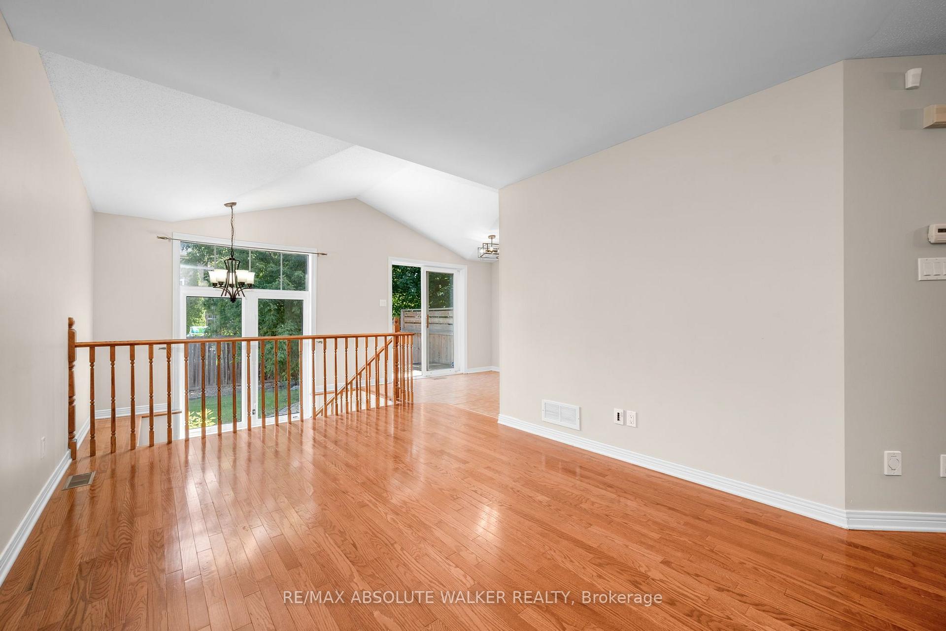 Photo 9 of 664 Wild Shore Crescent, Ottawa, Riverside South/Gloucester Glen — HOMEH