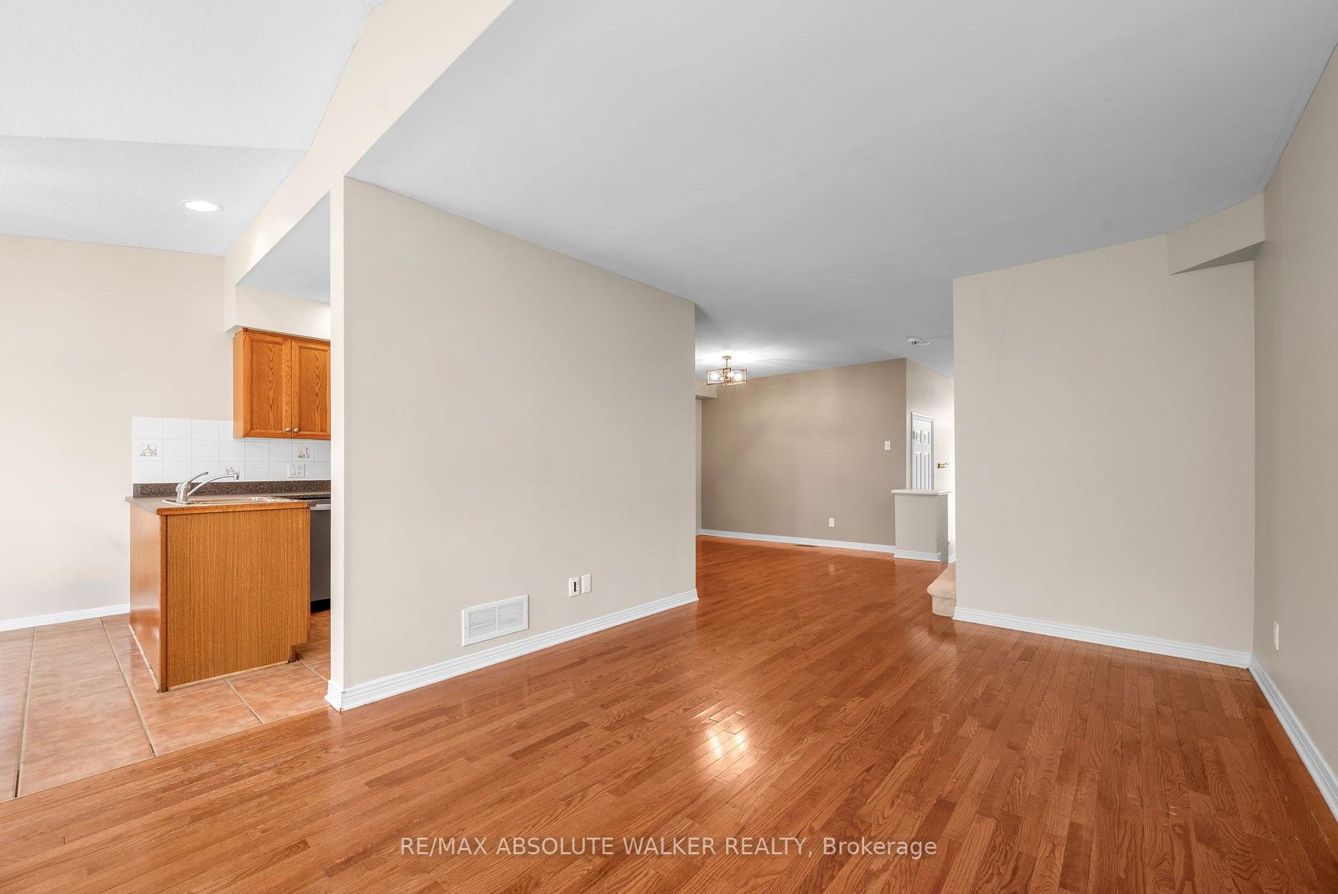 Photo 10 of 664 Wild Shore Crescent, Ottawa, Riverside South/Gloucester Glen — HOMEH