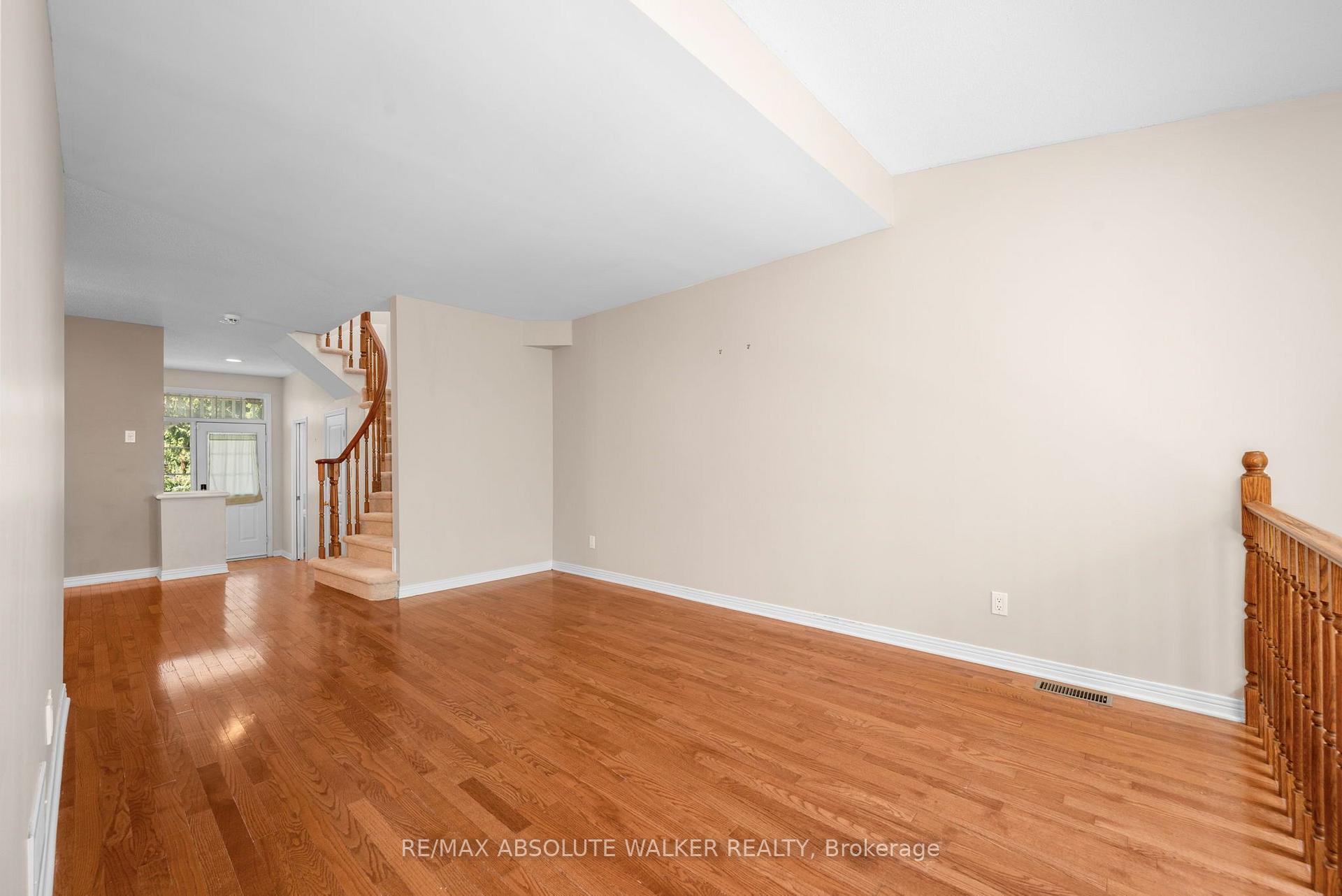 Photo 12 of 664 Wild Shore Crescent, Ottawa, Riverside South/Gloucester Glen — HOMEH