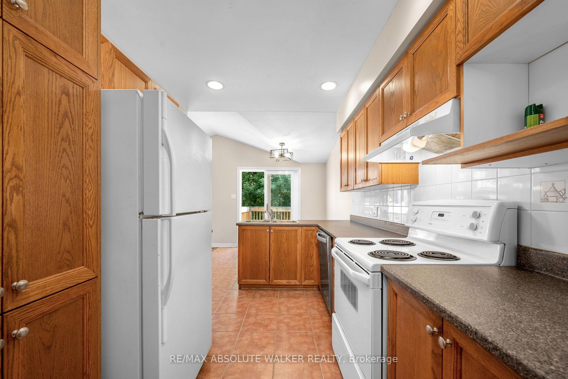 Photo 13 of 664 Wild Shore Crescent, Ottawa, Riverside South/Gloucester Glen — HOMEH
