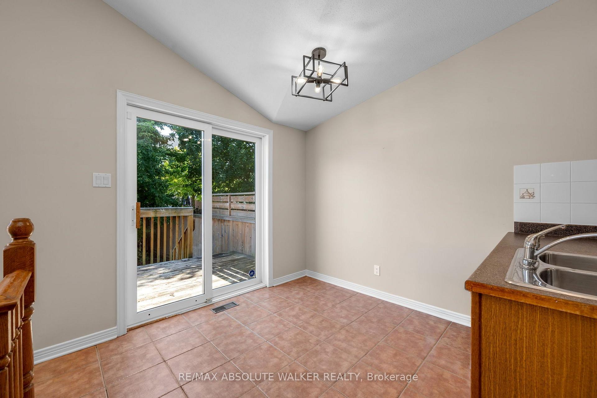 Photo 14 of 664 Wild Shore Crescent, Ottawa, Riverside South/Gloucester Glen — HOMEH