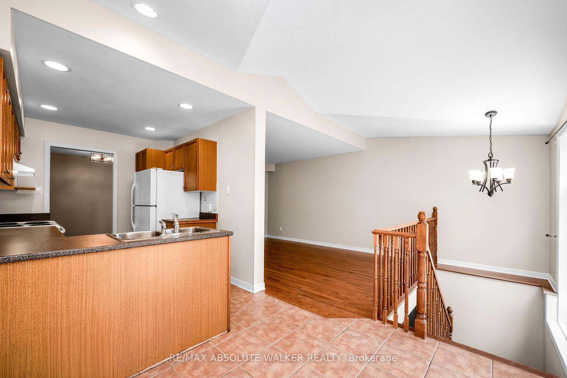 Photo 15 of 664 Wild Shore Crescent, Ottawa, Riverside South/Gloucester Glen — HOMEH