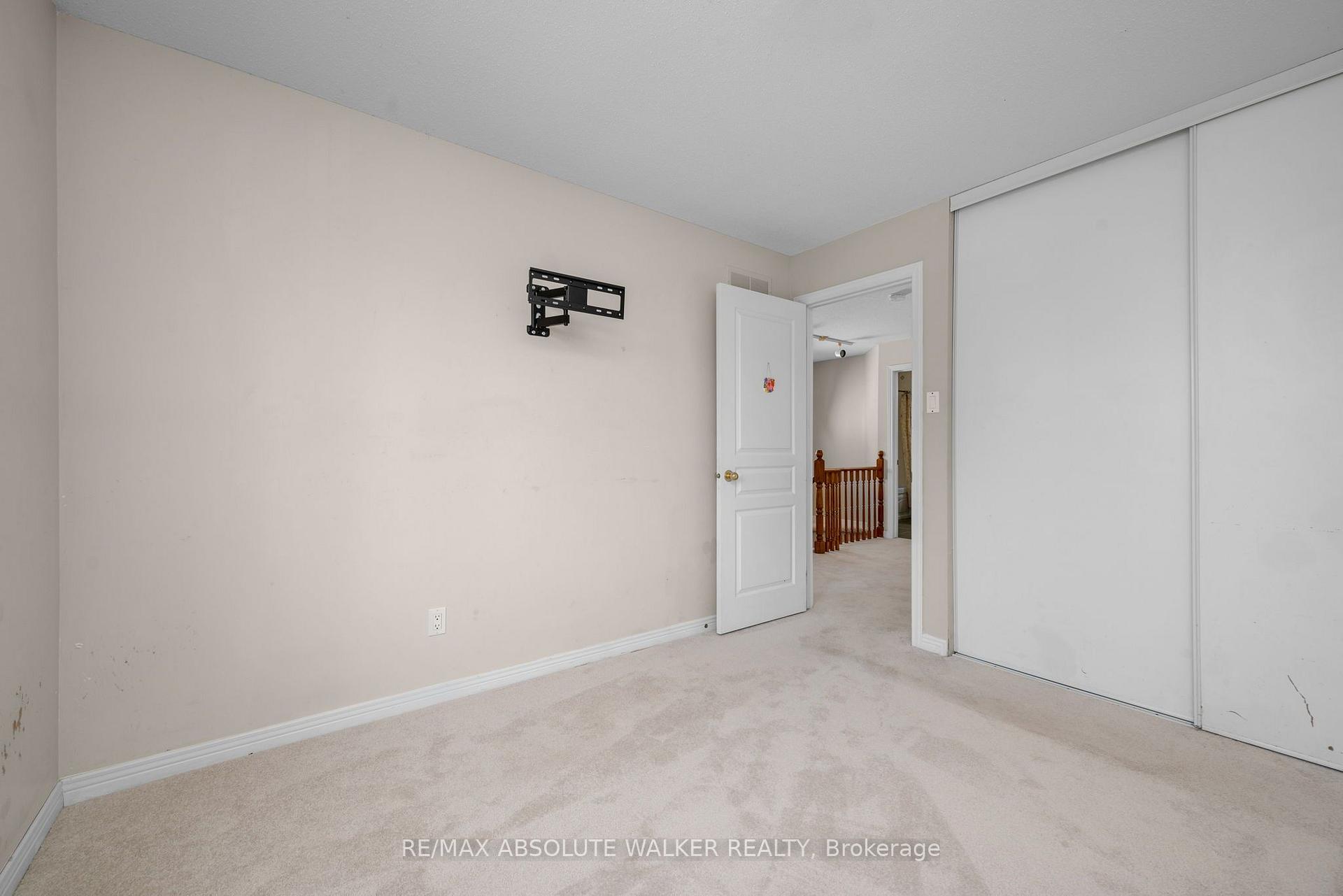 Photo 25 of 664 Wild Shore Crescent, Ottawa, Riverside South/Gloucester Glen — HOMEH