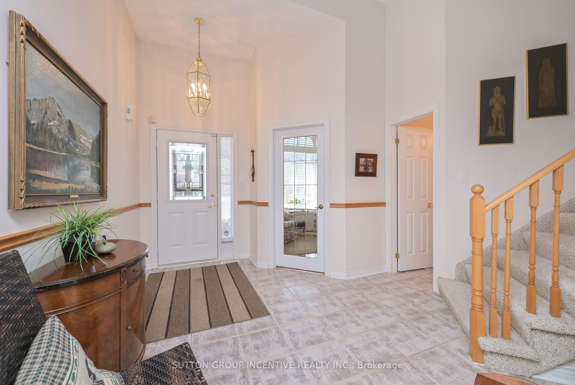 Photo 3 of 17 Sunset Boulevard, New Tecumseth, Alliston — HOMEH