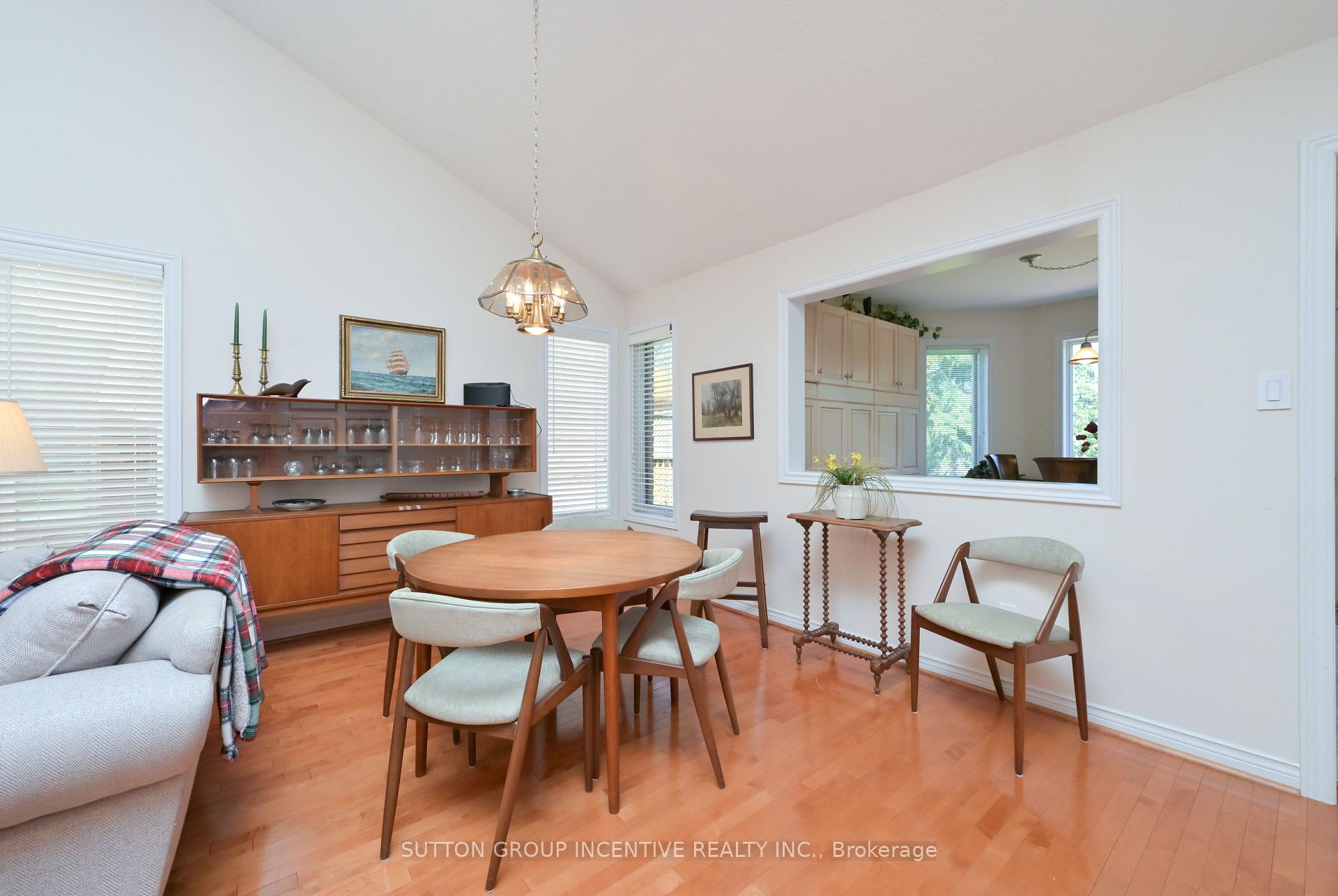 Photo 6 of 17 Sunset Boulevard, New Tecumseth, Alliston — HOMEH