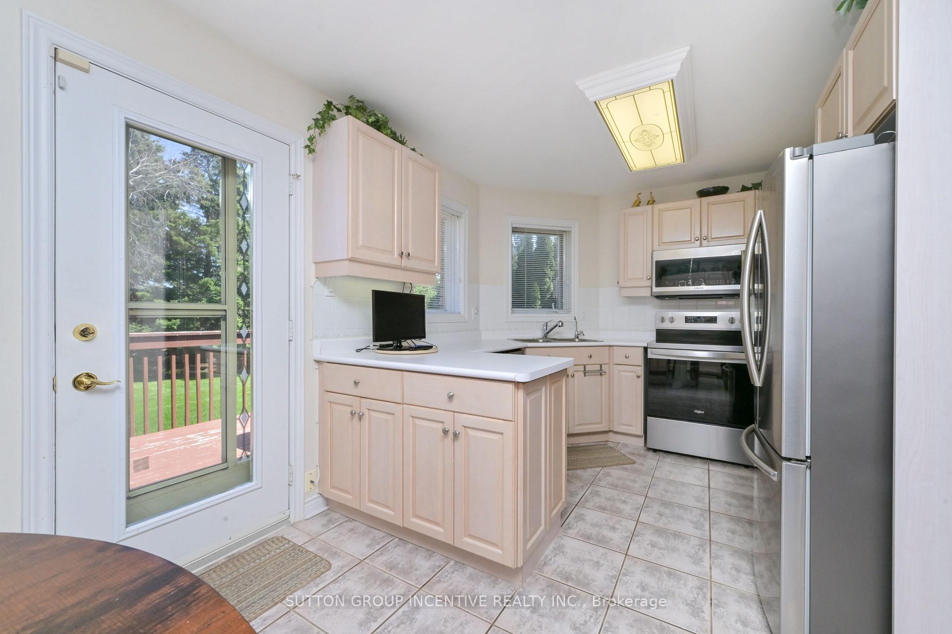 Photo 10 of 17 Sunset Boulevard, New Tecumseth, Alliston — HOMEH