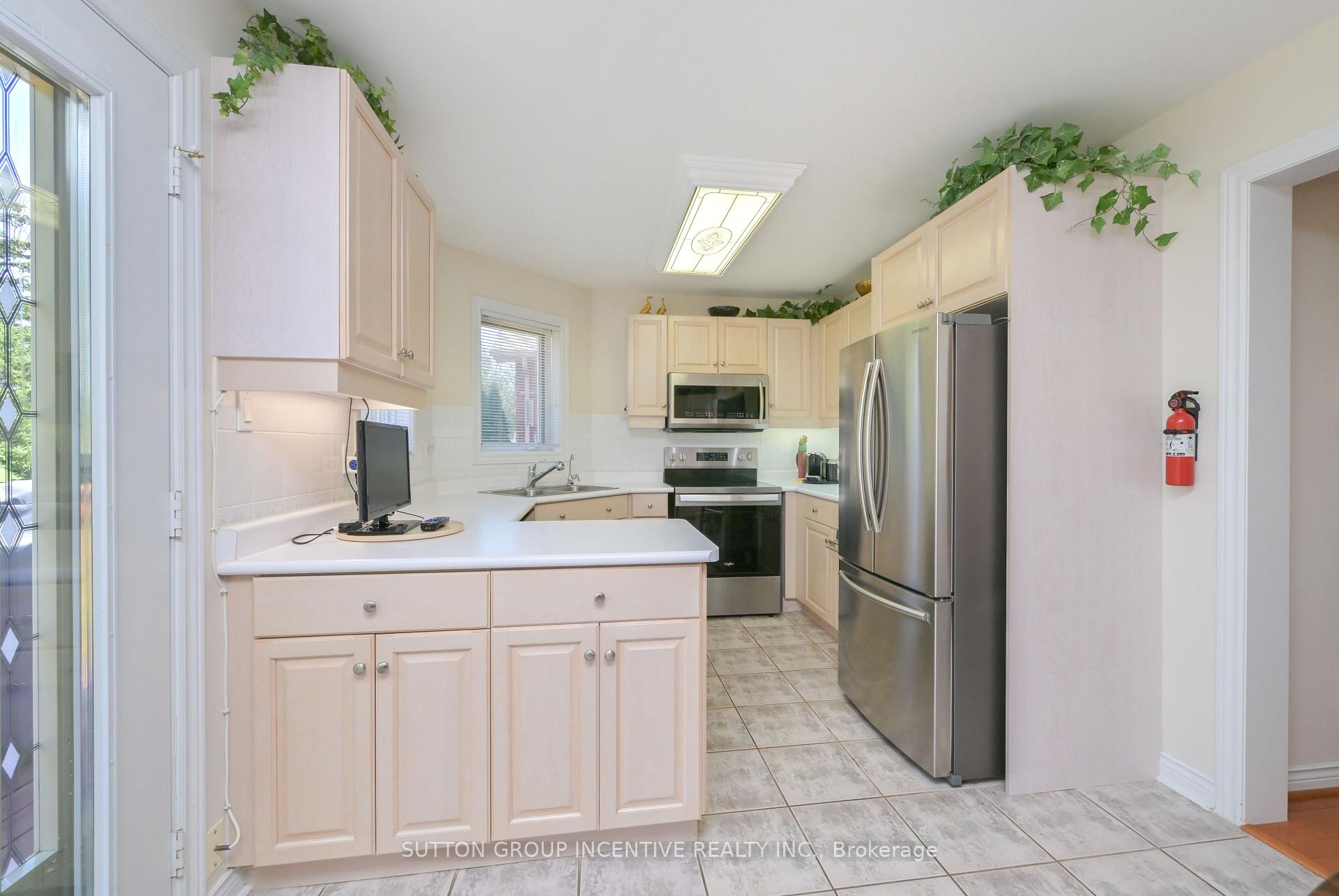 Photo 12 of 17 Sunset Boulevard, New Tecumseth, Alliston — HOMEH