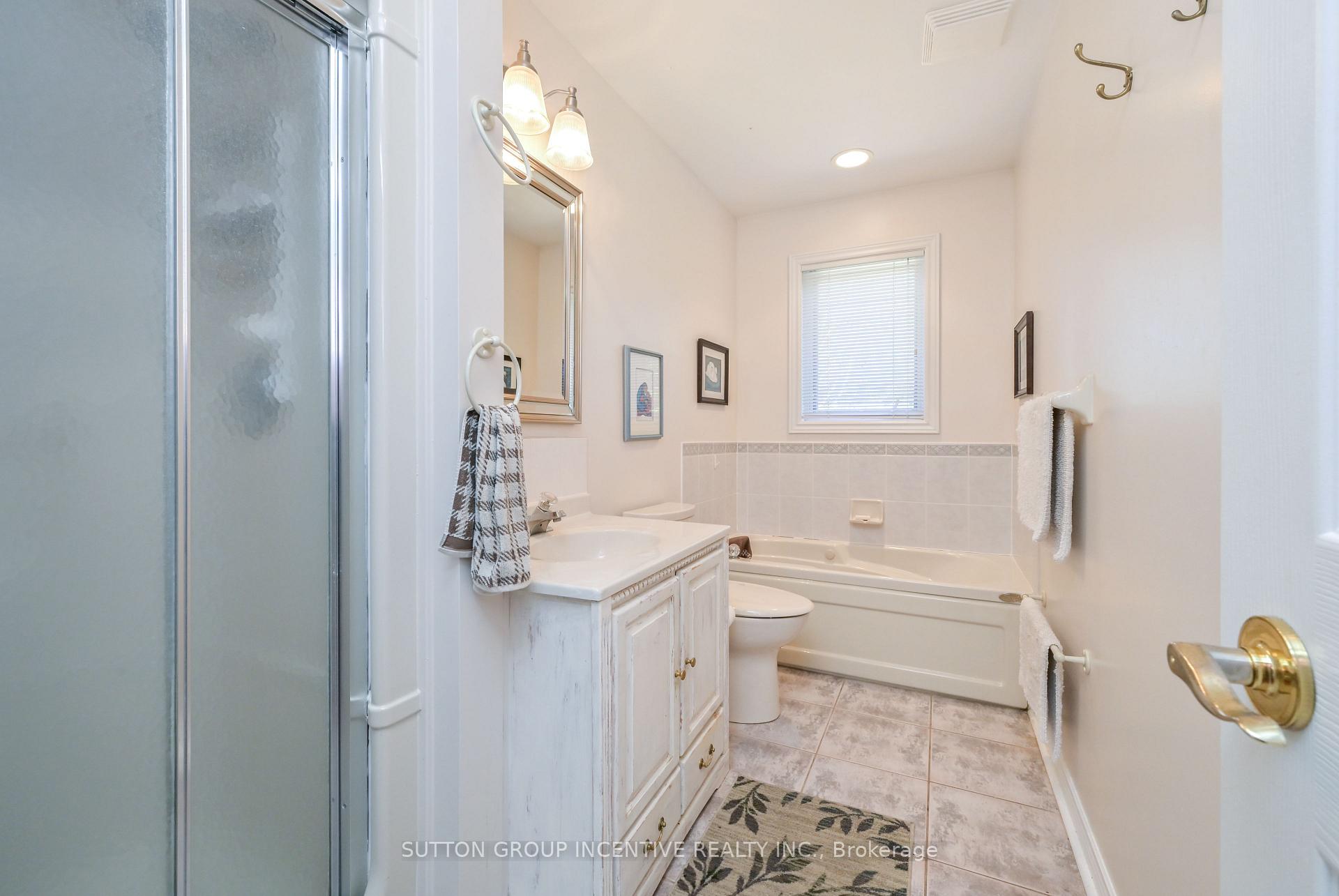 Photo 14 of 17 Sunset Boulevard, New Tecumseth, Alliston — HOMEH
