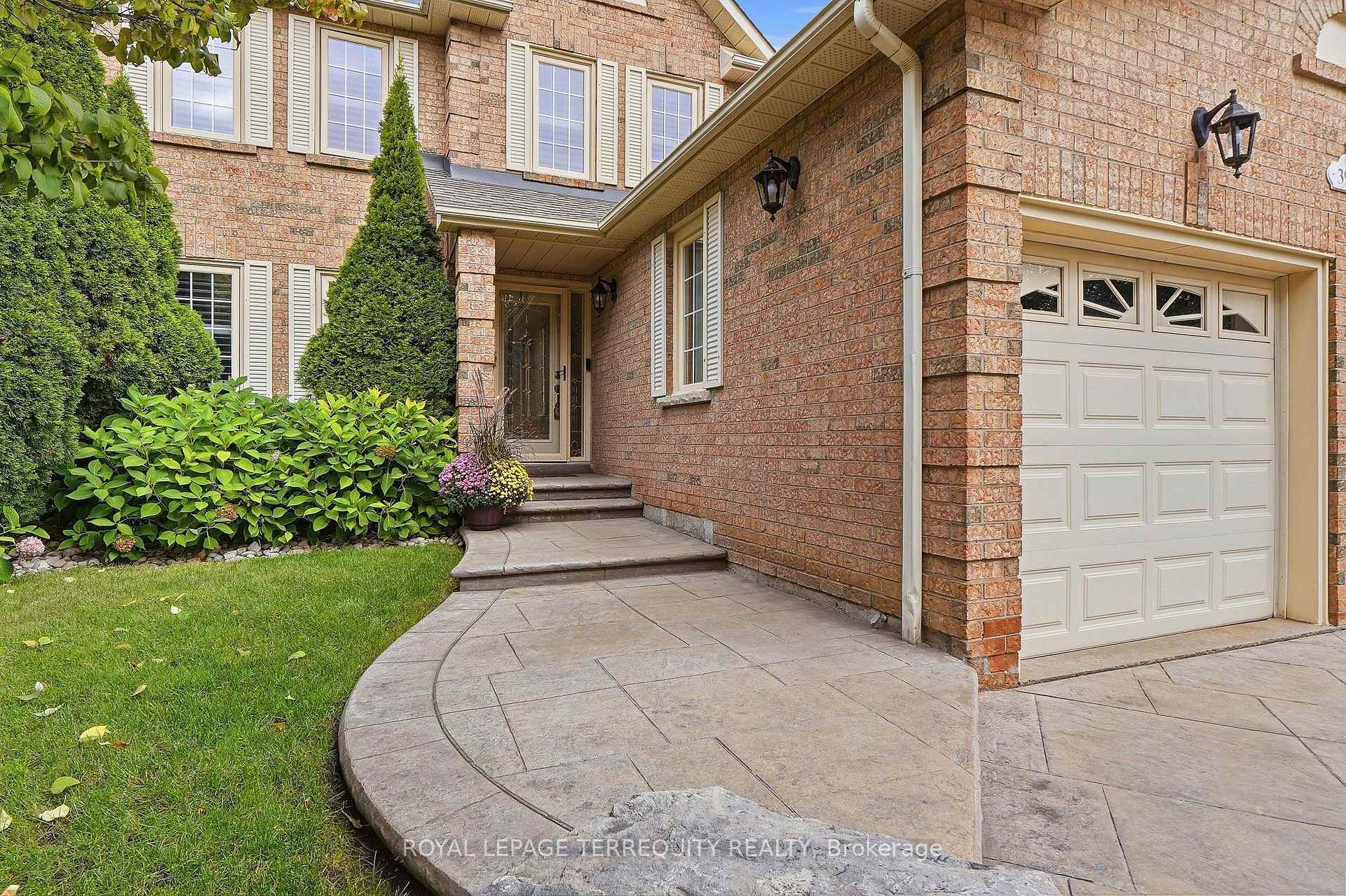 Photo 4 of 3956 Chadburn Crescent, Mississauga, Erin Mills — HOMEH