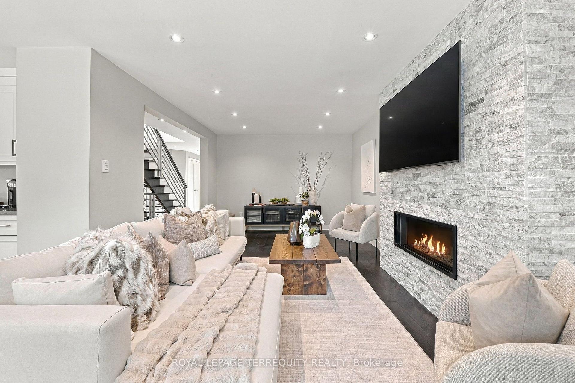 Photo 9 of 3956 Chadburn Crescent, Mississauga, Erin Mills — HOMEH