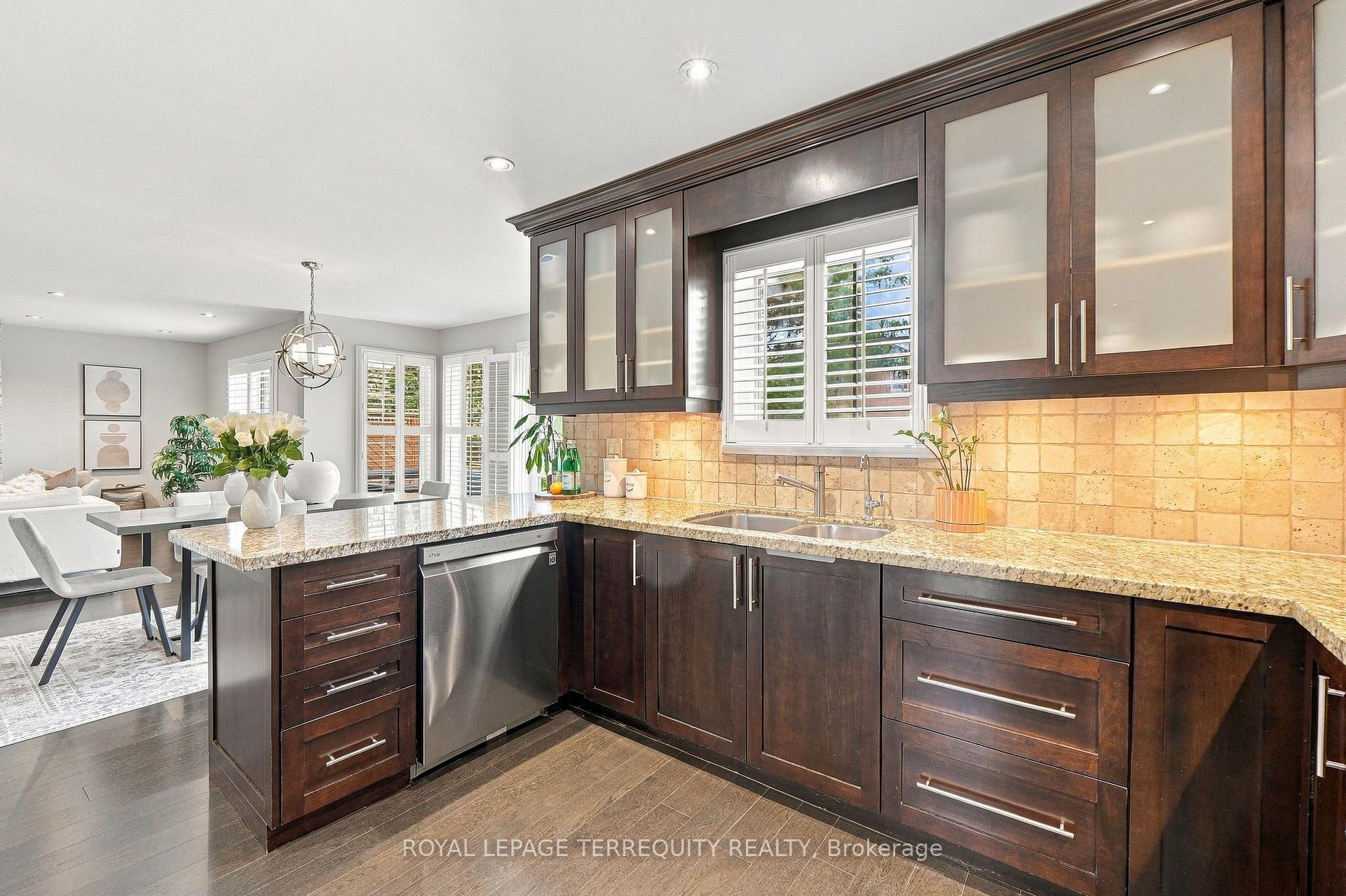 Photo 15 of 3956 Chadburn Crescent, Mississauga, Erin Mills — HOMEH