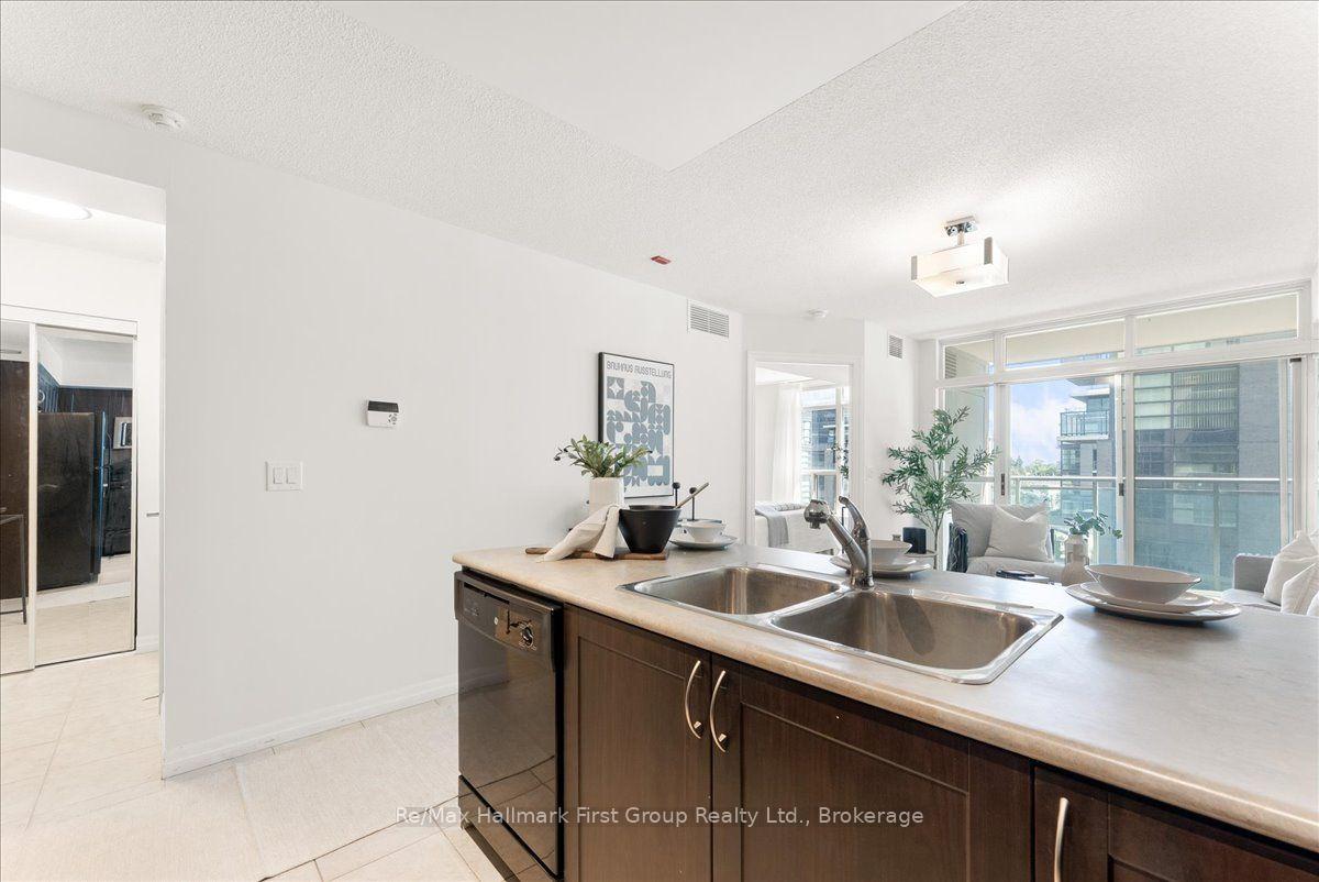 Photo 8 of Unit 302, 1600 Charles Street, Whitby, Port Whitby — HOMEH