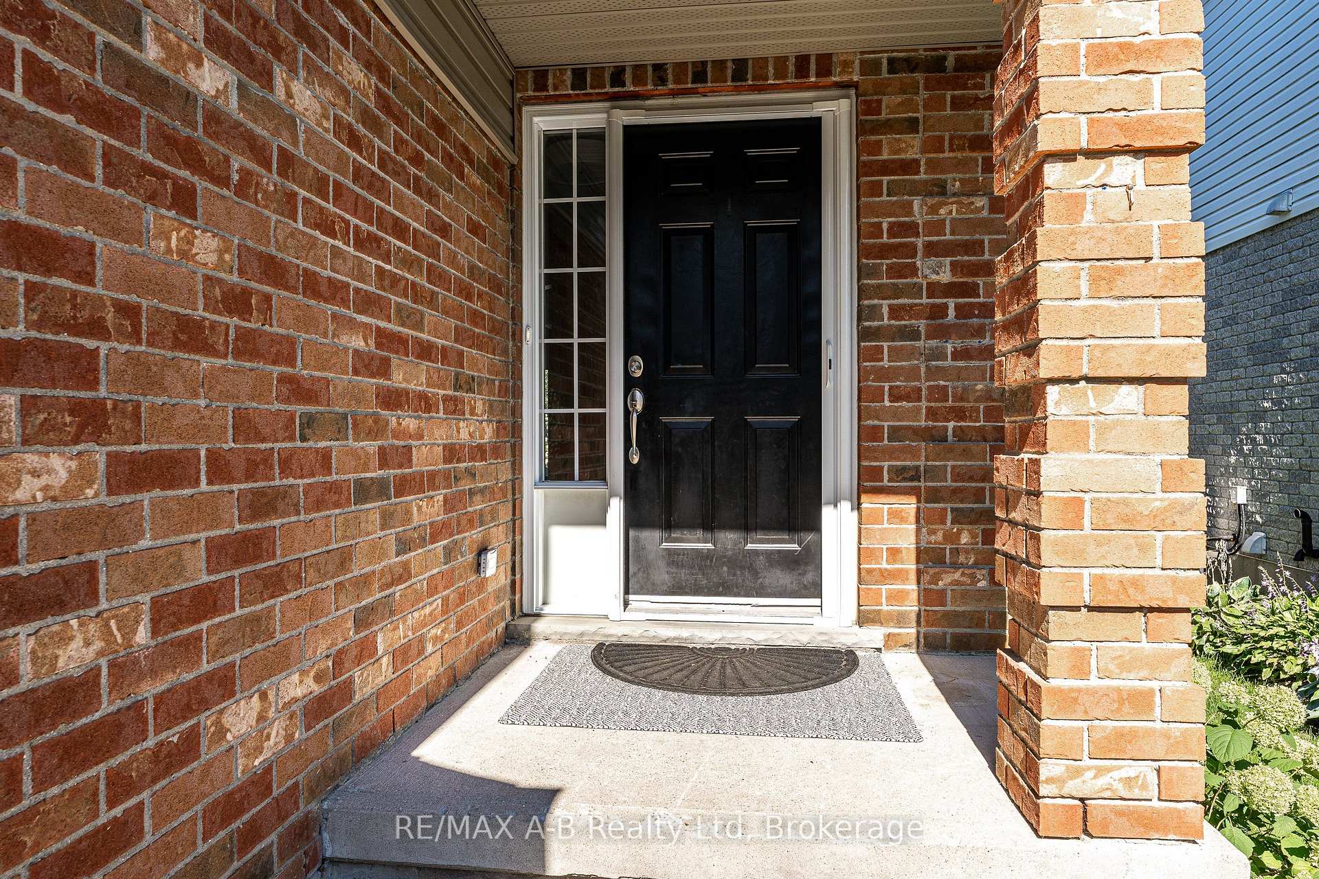 Photo 3 of 10 Buckingham Drive, Stratford — HOMEH