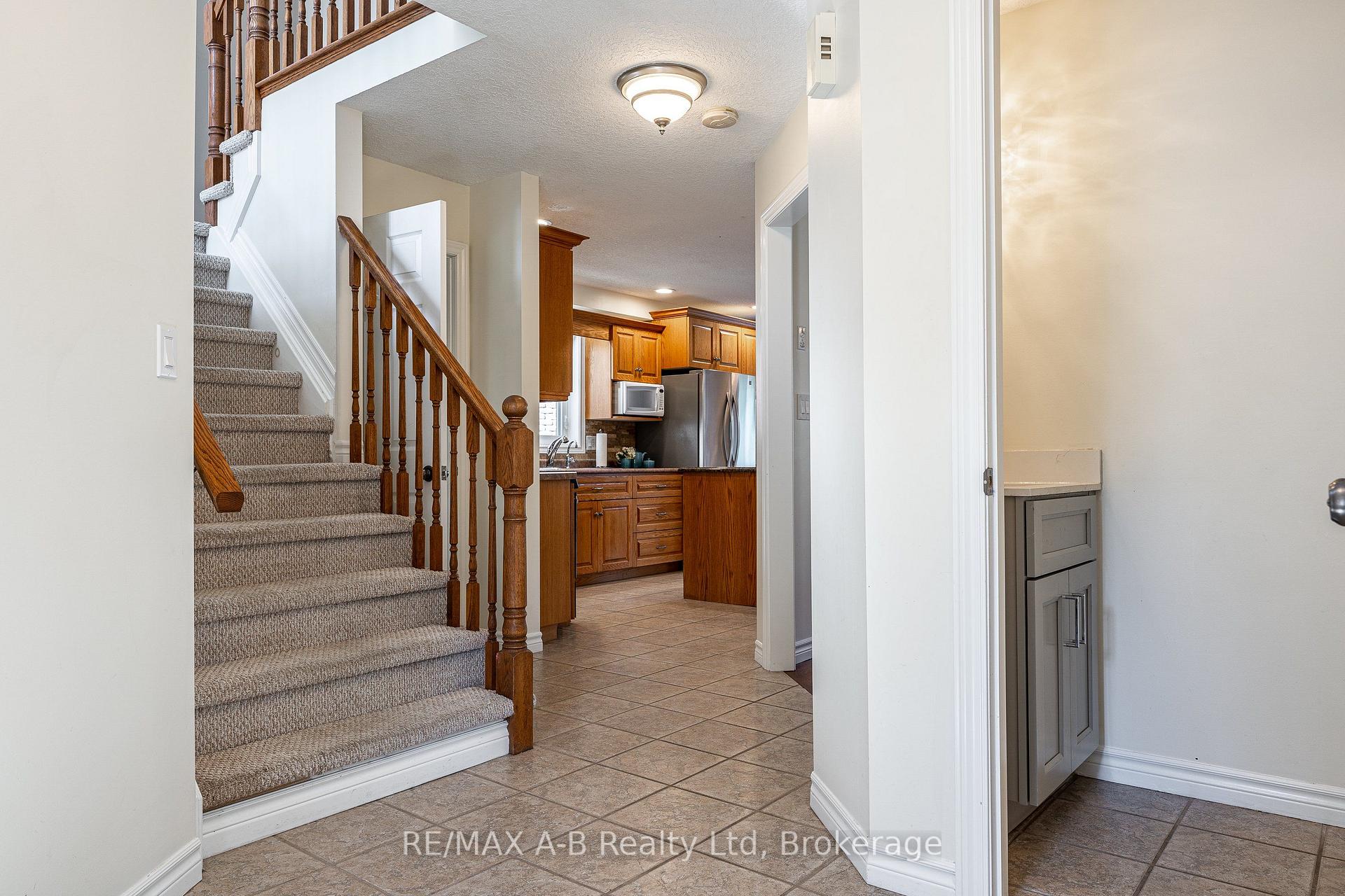 Photo 4 of 10 Buckingham Drive, Stratford — HOMEH