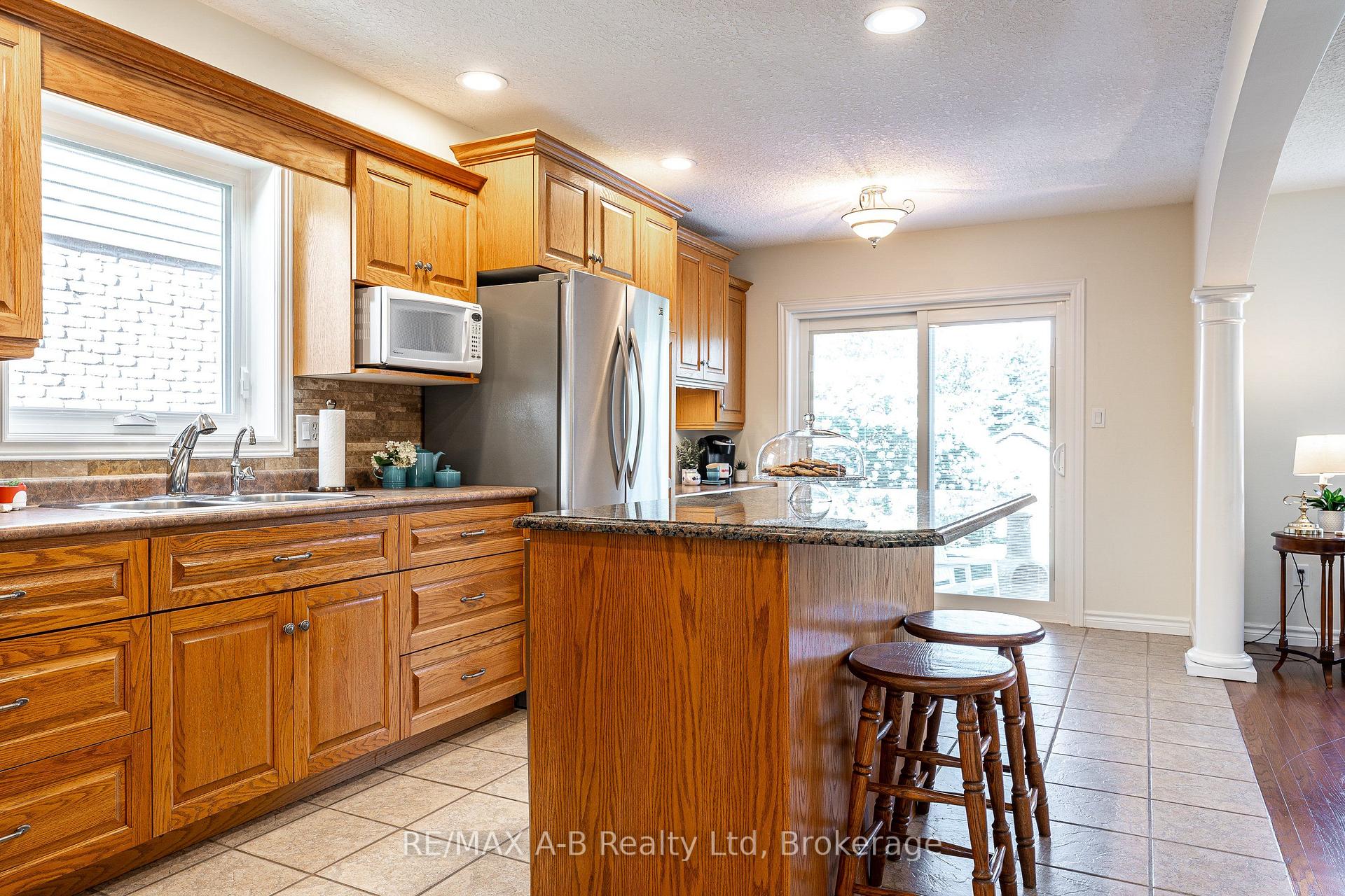 Photo 8 of 10 Buckingham Drive, Stratford — HOMEH