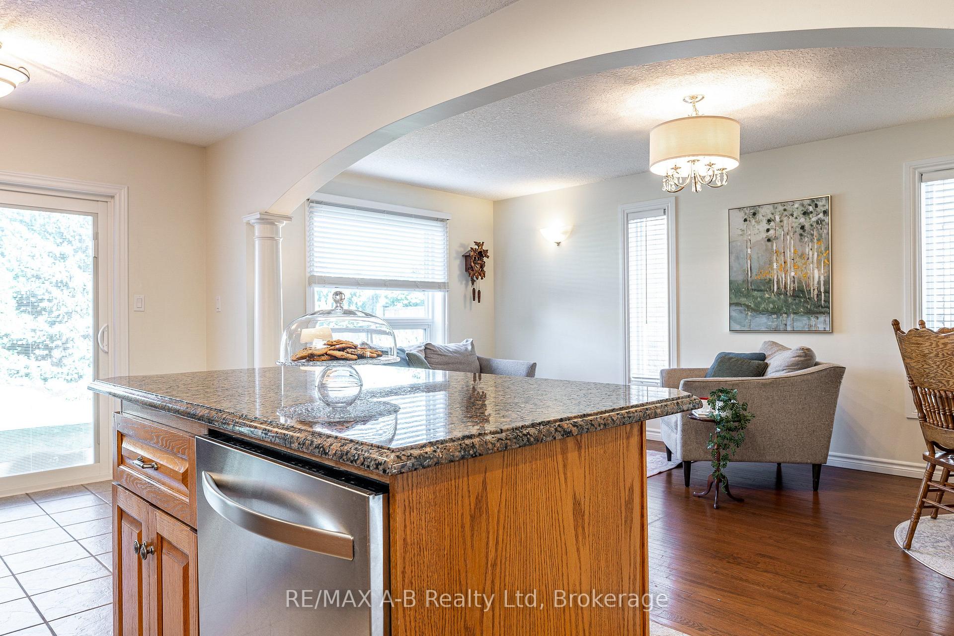 Photo 12 of 10 Buckingham Drive, Stratford — HOMEH