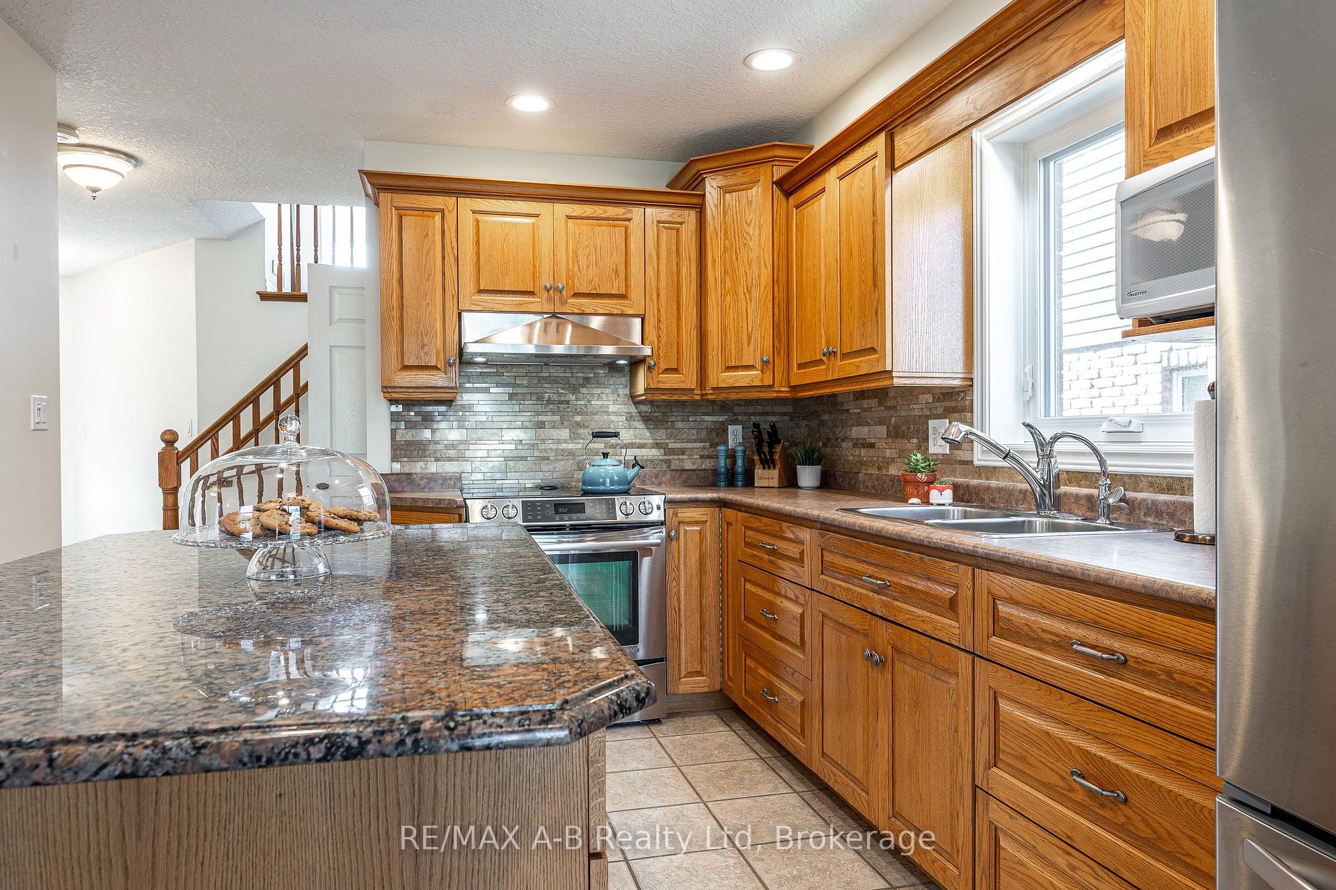 Photo 14 of 10 Buckingham Drive, Stratford — HOMEH