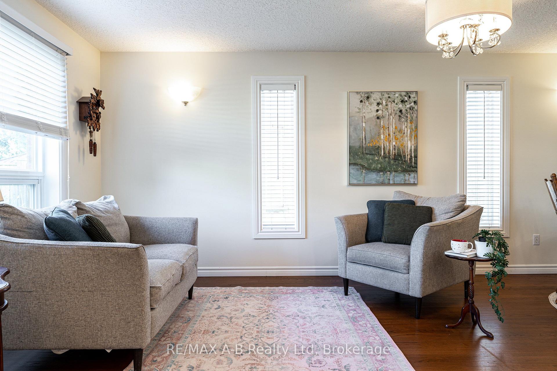 Photo 18 of 10 Buckingham Drive, Stratford — HOMEH