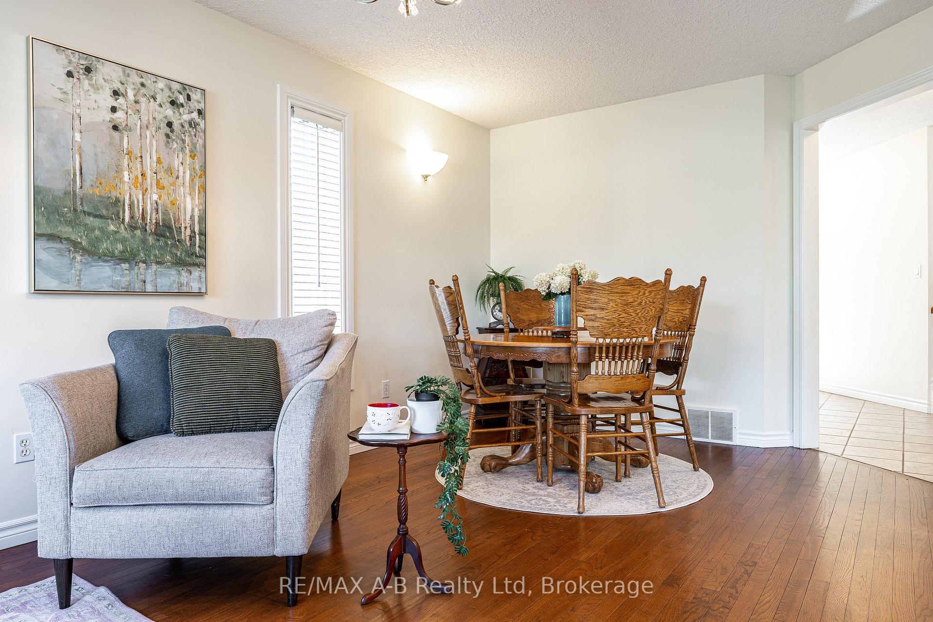 Photo 19 of 10 Buckingham Drive, Stratford — HOMEH