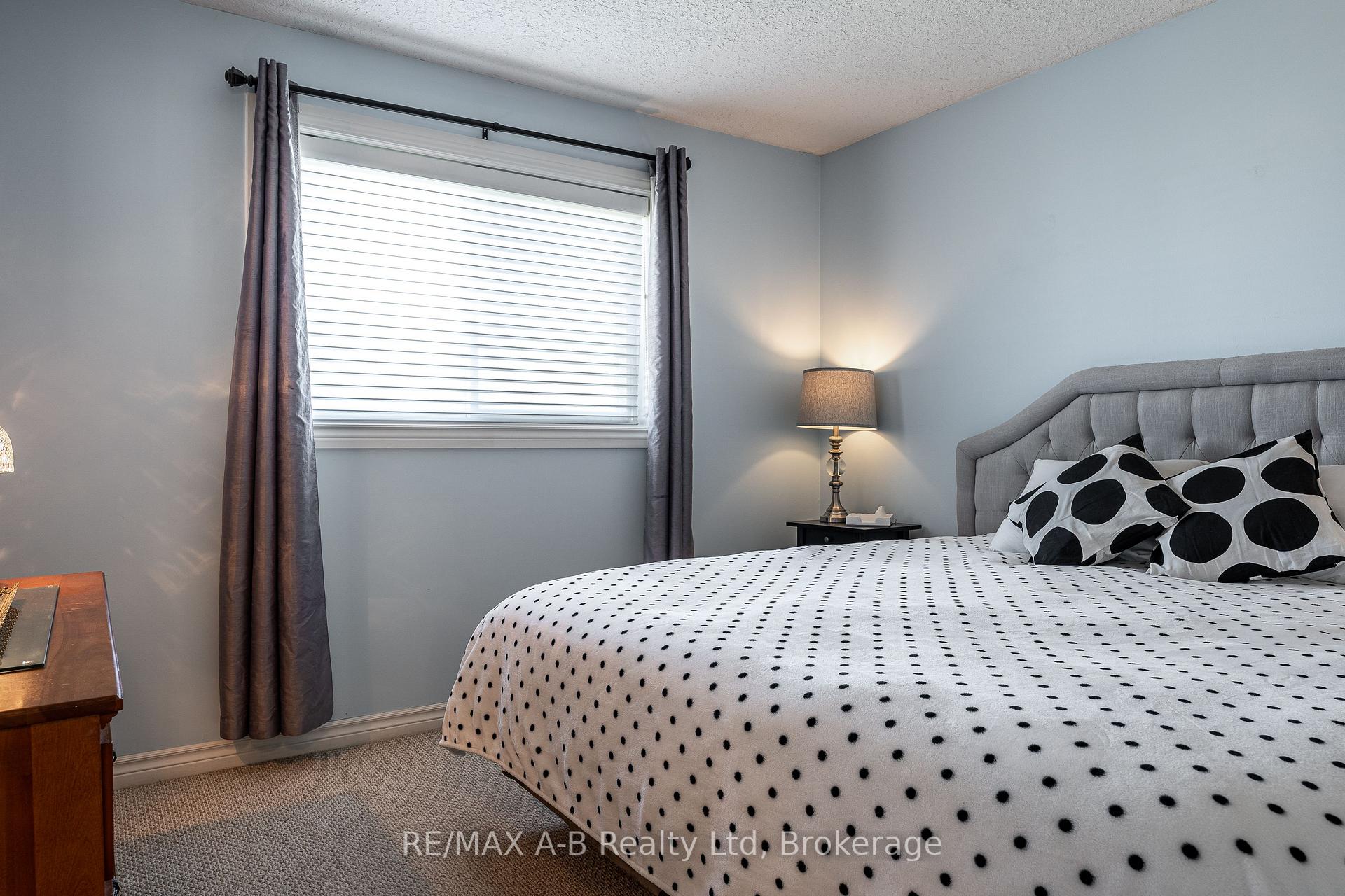Photo 32 of 10 Buckingham Drive, Stratford — HOMEH