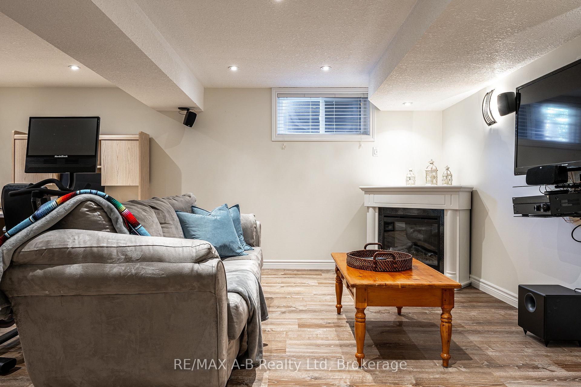 Photo 36 of 10 Buckingham Drive, Stratford — HOMEH
