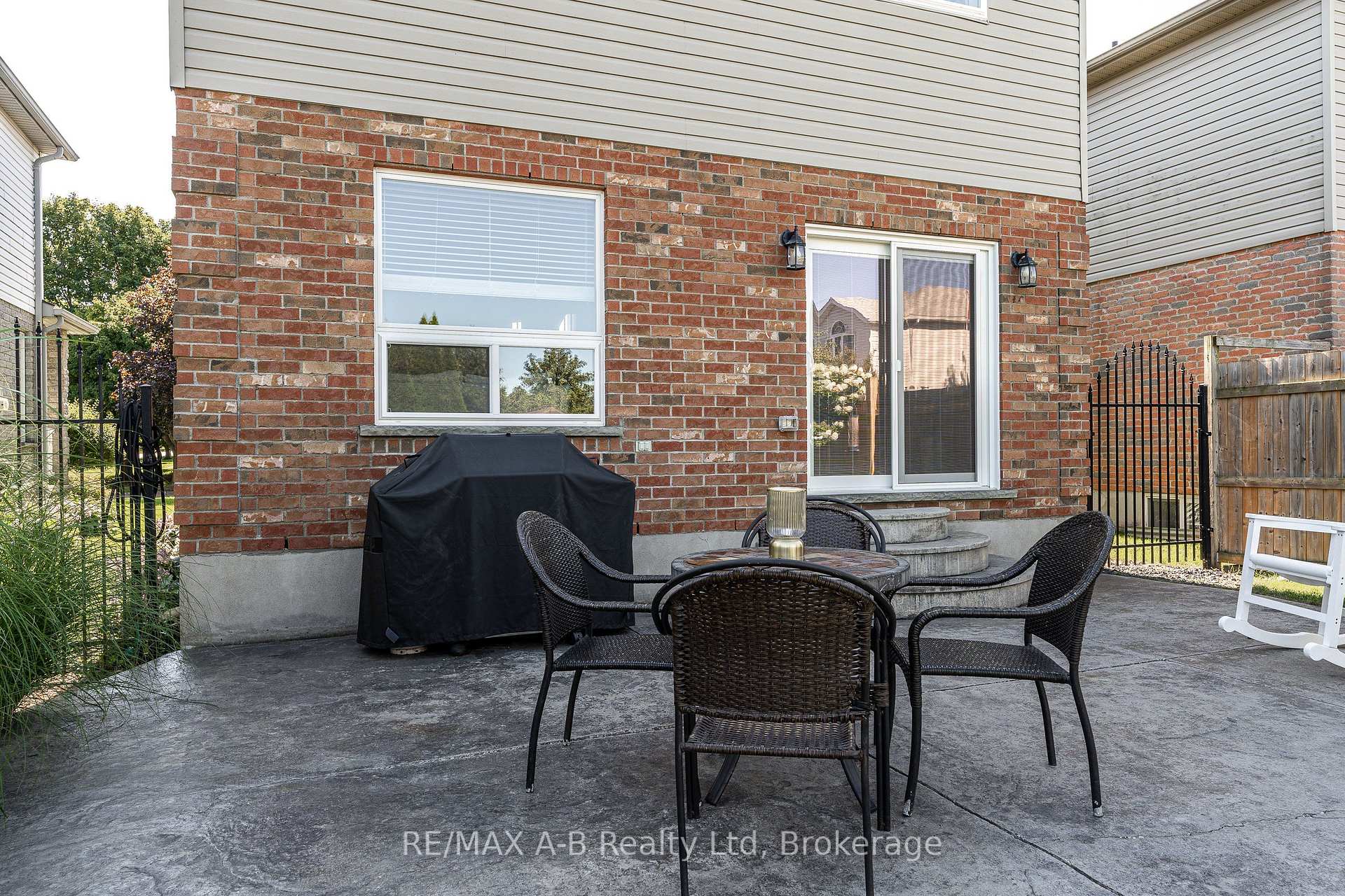 Photo 46 of 10 Buckingham Drive, Stratford — HOMEH