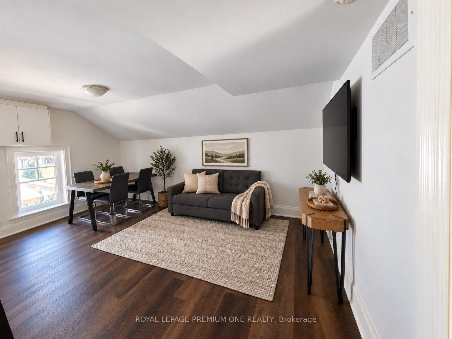 Photo 1 of Unit Upper, 10496 Islington Avenue, Vaughan, Kleinburg — HOMEH