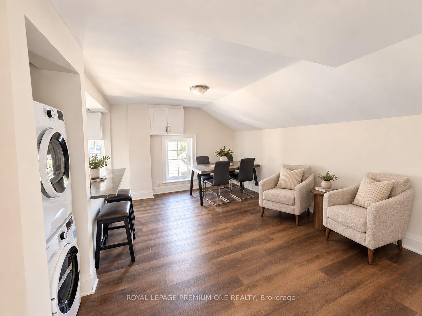 Photo 2 of Unit Upper, 10496 Islington Avenue, Vaughan, Kleinburg — HOMEH