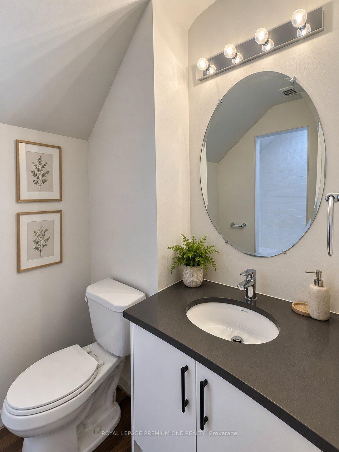 Photo 5 of Unit Upper, 10496 Islington Avenue, Vaughan, Kleinburg — HOMEH