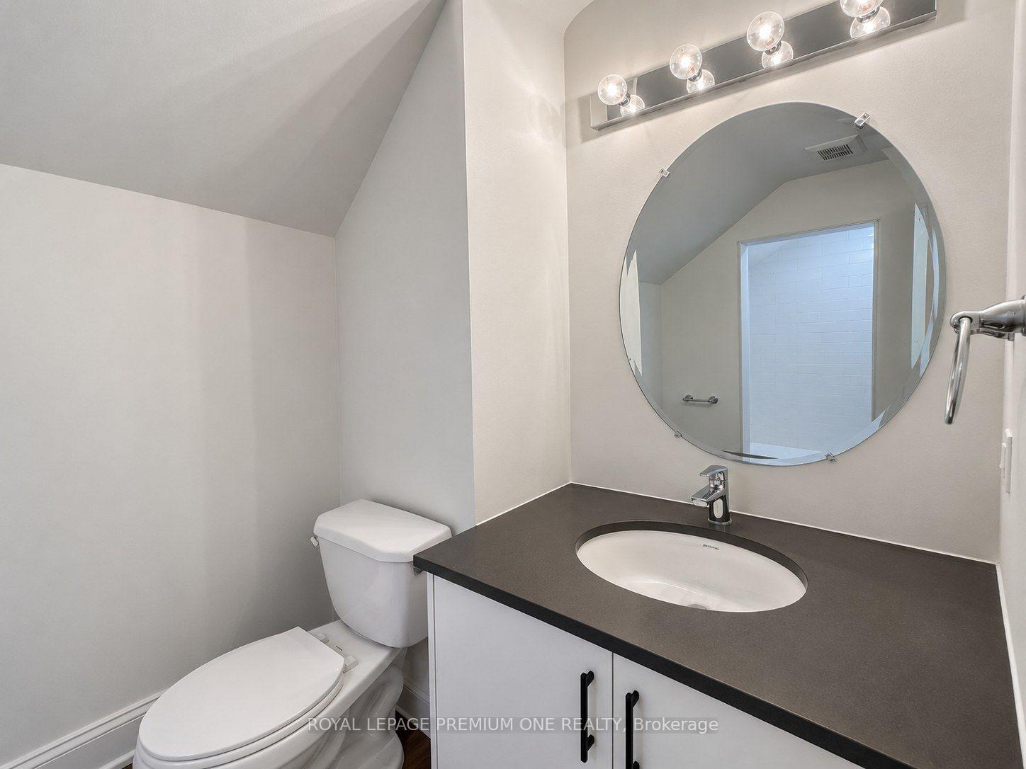 Photo 6 of Unit Upper, 10496 Islington Avenue, Vaughan, Kleinburg — HOMEH