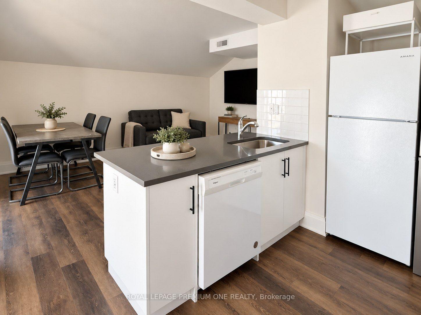 Photo 8 of Unit Upper, 10496 Islington Avenue, Vaughan, Kleinburg — HOMEH
