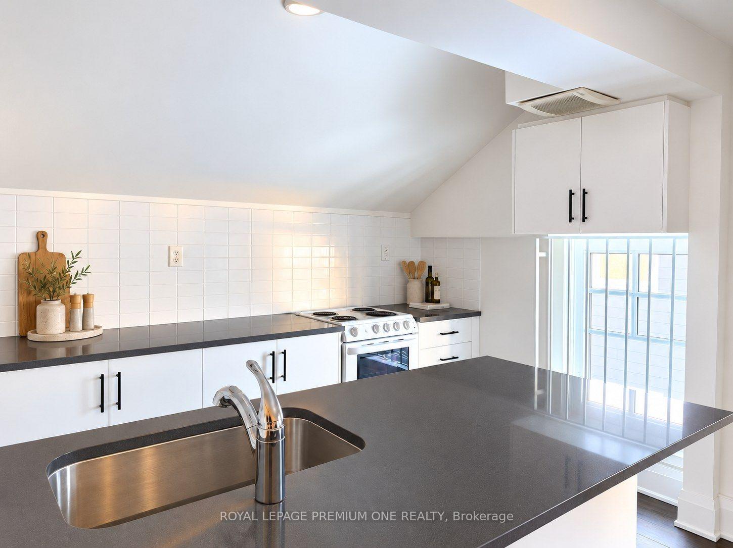 Photo 9 of Unit Upper, 10496 Islington Avenue, Vaughan, Kleinburg — HOMEH