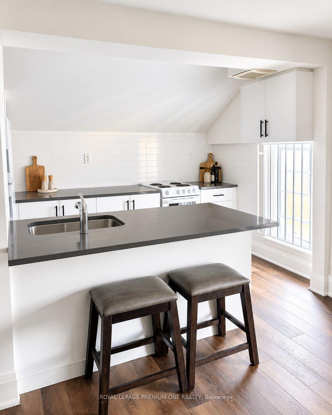 Photo 10 of Unit Upper, 10496 Islington Avenue, Vaughan, Kleinburg — HOMEH