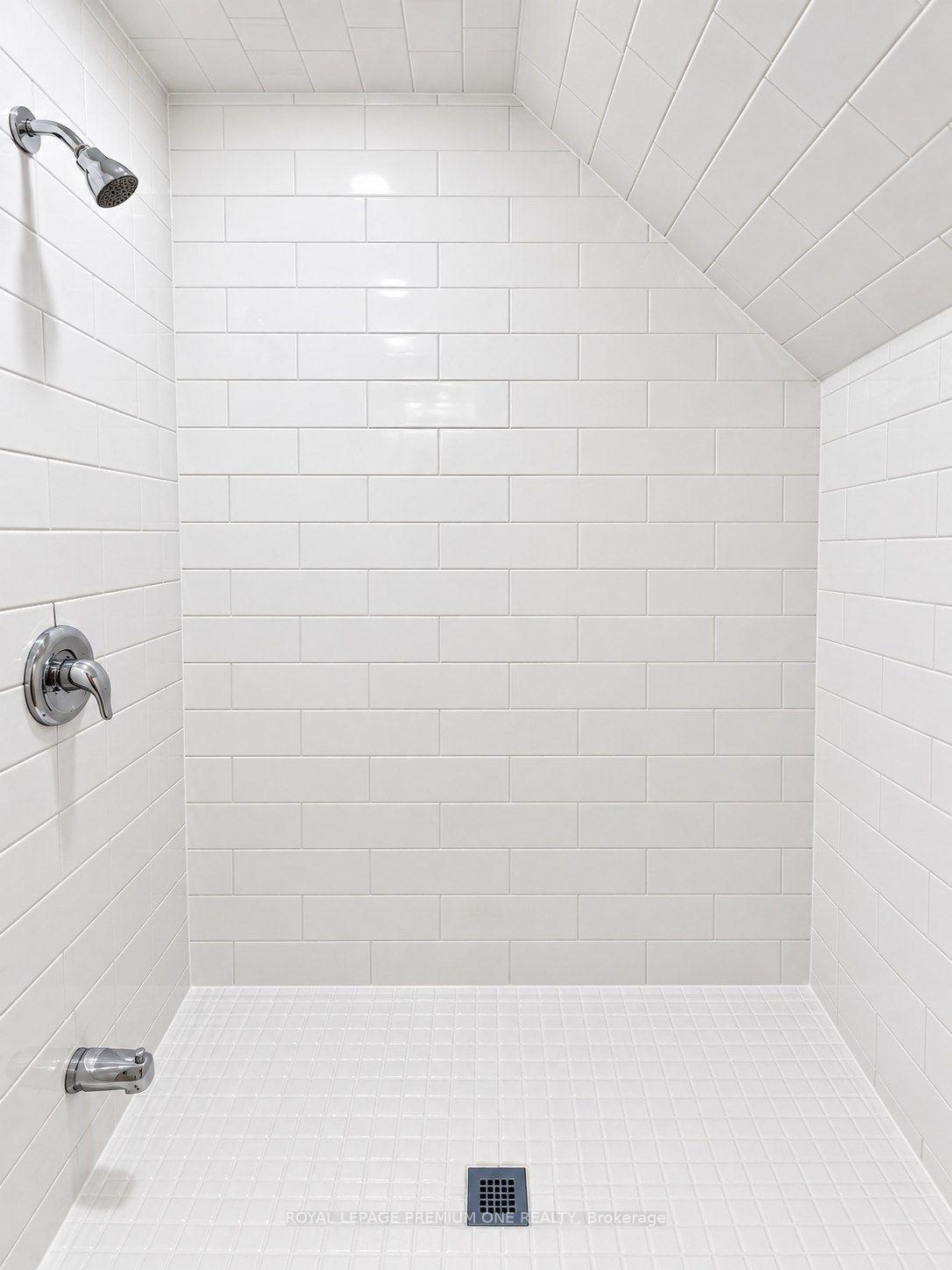Photo 16 of Unit Upper, 10496 Islington Avenue, Vaughan, Kleinburg — HOMEH