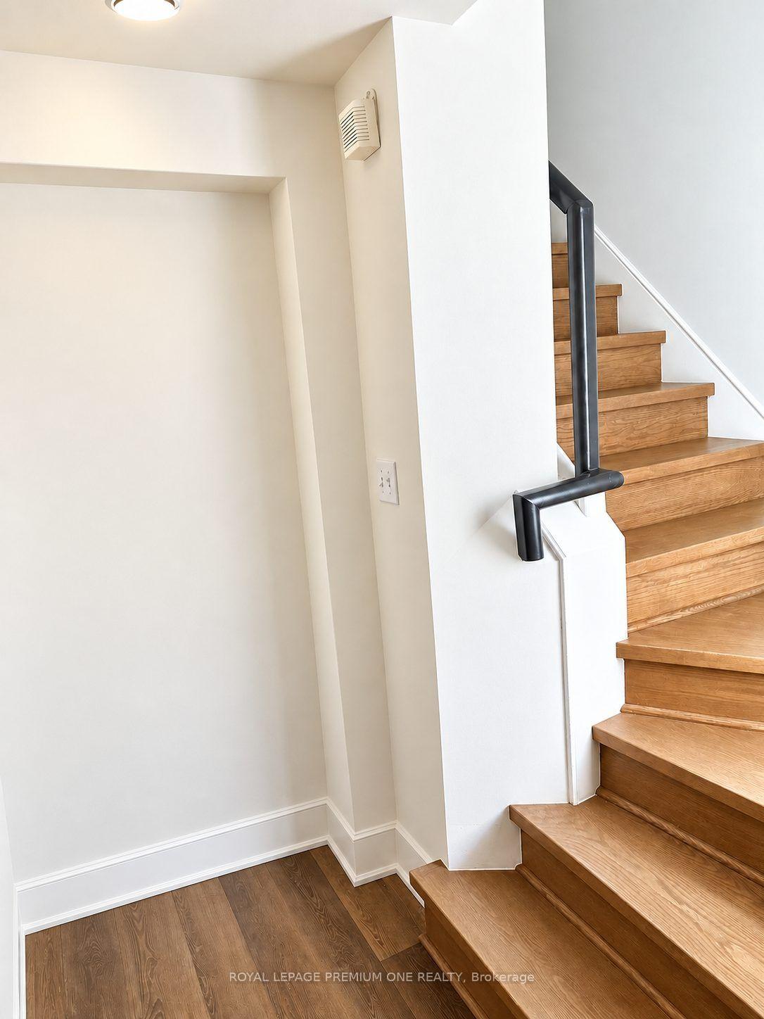 Photo 17 of Unit Upper, 10496 Islington Avenue, Vaughan, Kleinburg — HOMEH