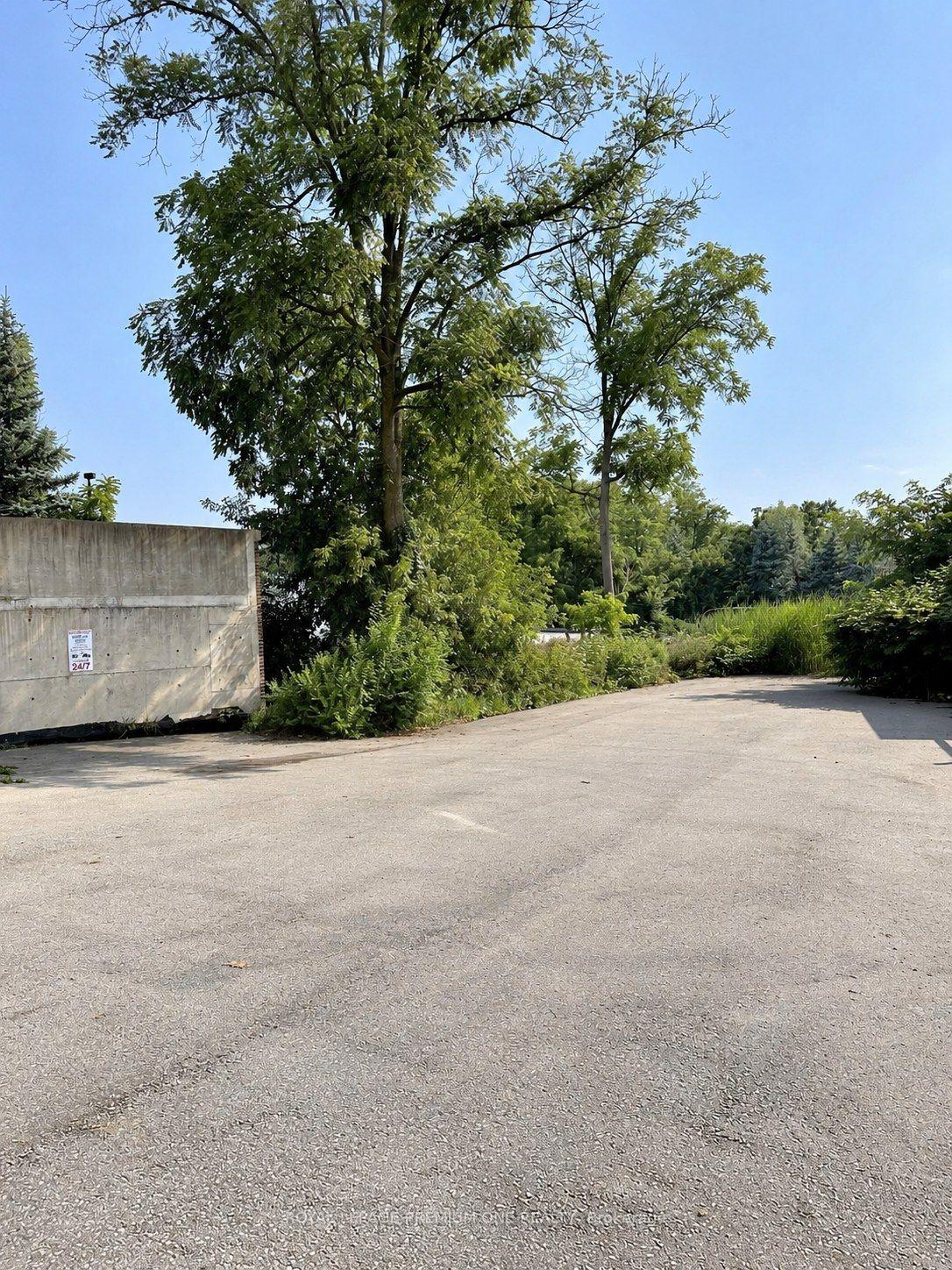 Photo 18 of Unit Upper, 10496 Islington Avenue, Vaughan, Kleinburg — HOMEH