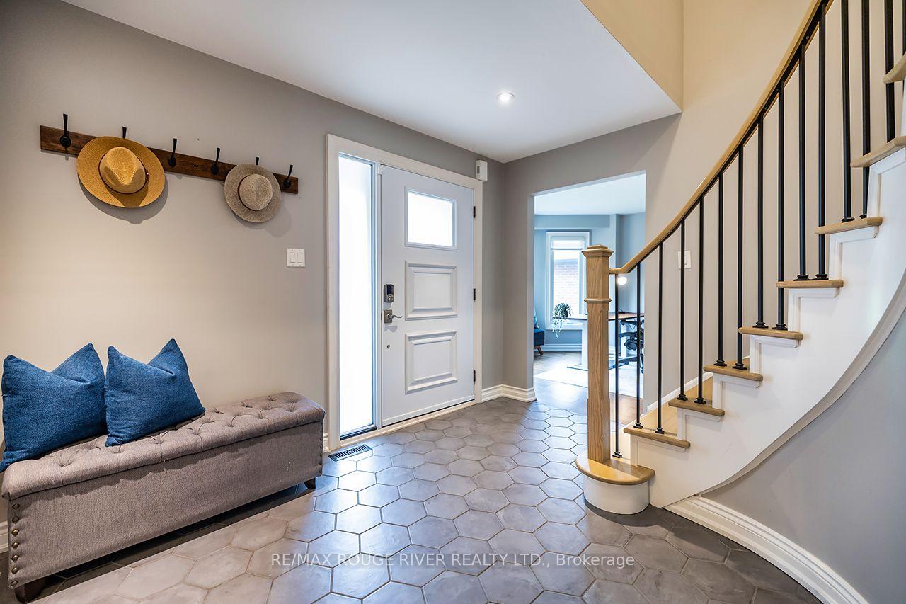 Photo 5 of 37 Wyndfield Crescent, Whitby, Pringle Creek — HOMEH