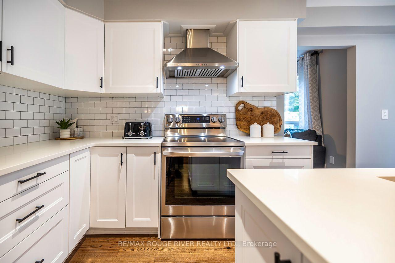 Photo 9 of 37 Wyndfield Crescent, Whitby, Pringle Creek — HOMEH